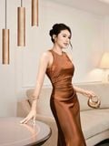  Đầm maxi lụa cổ tròn nhún eo 