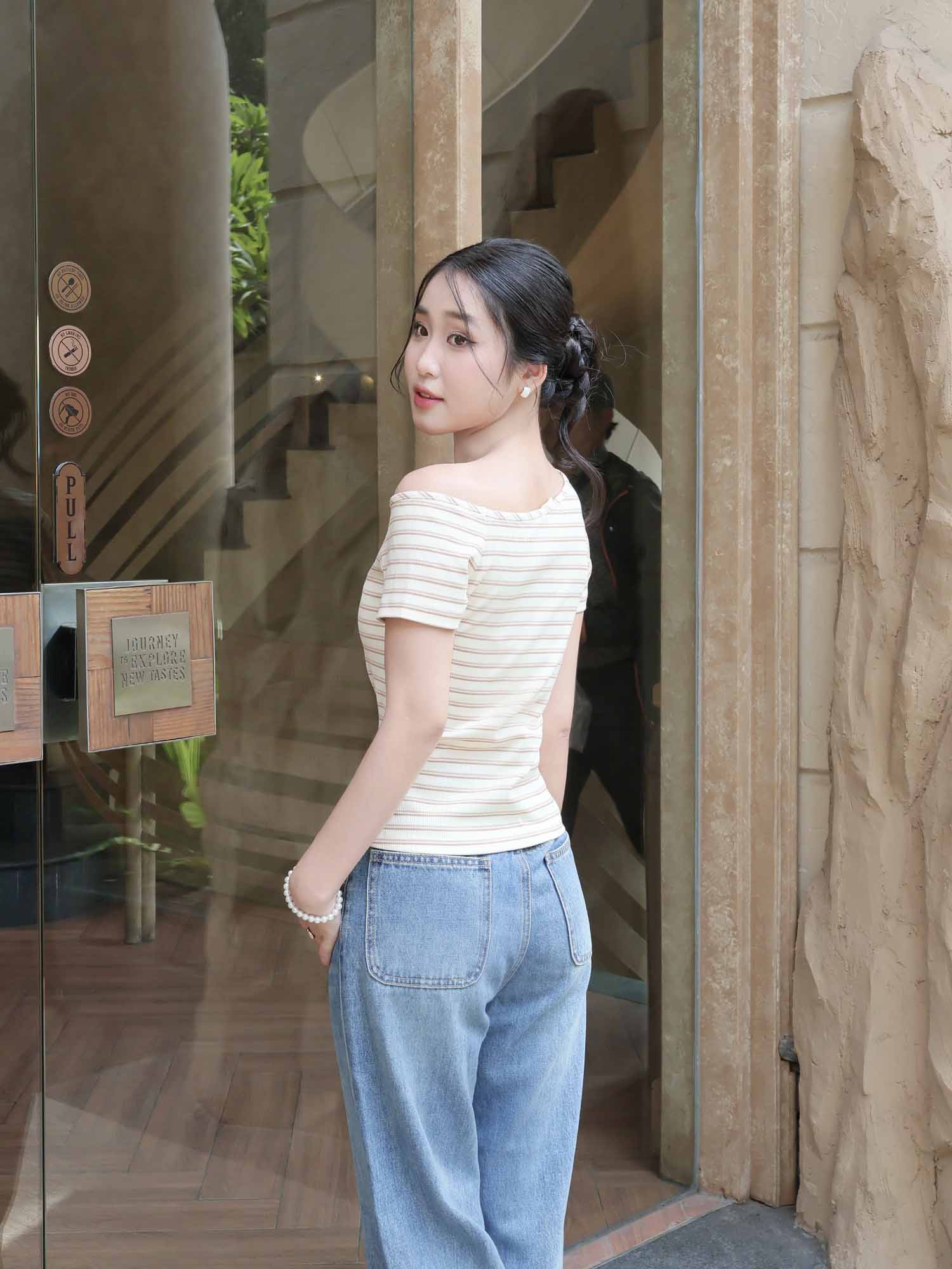 Áo thun sọc viền cổ