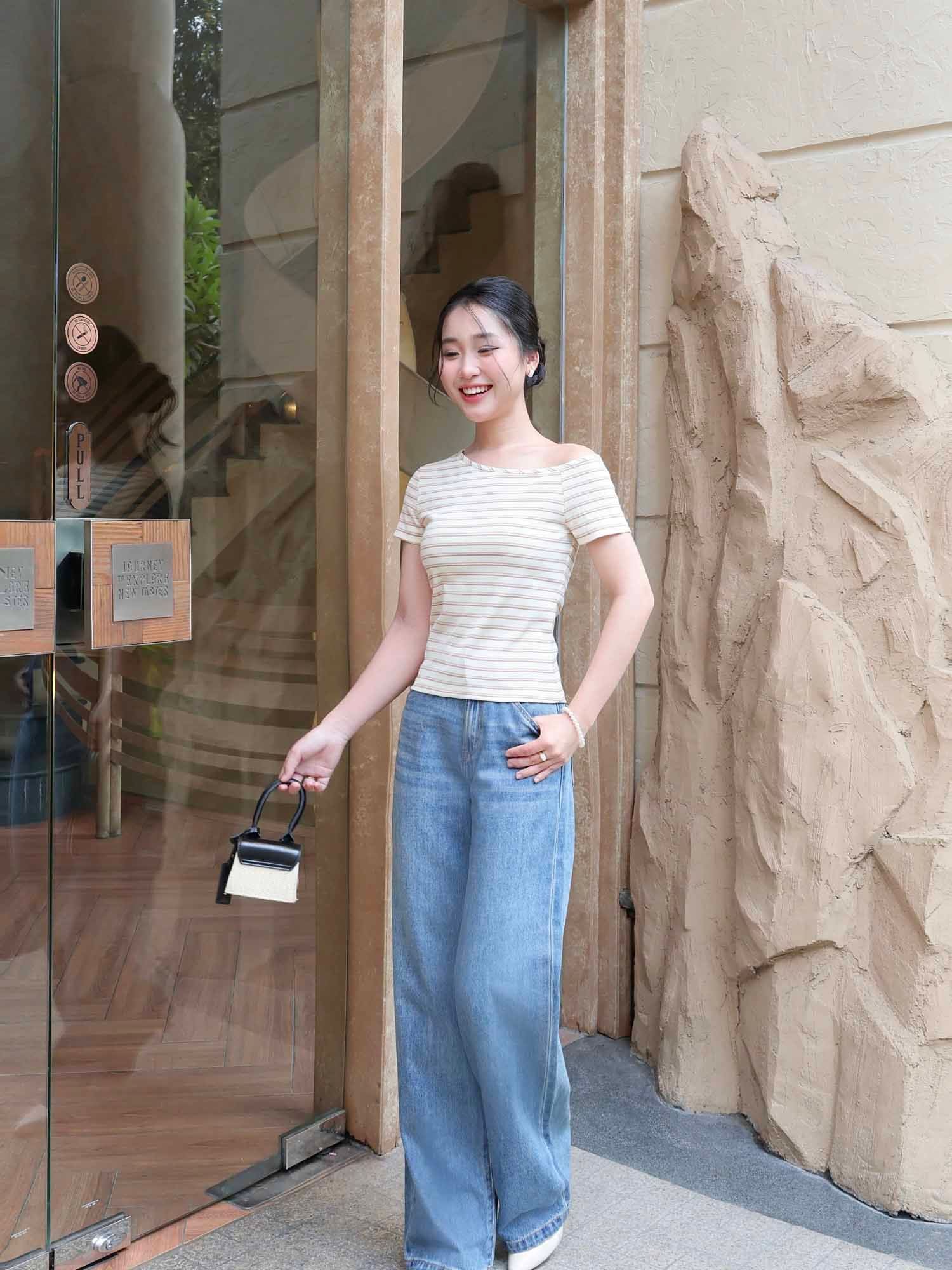  Áo thun sọc viền cổ 