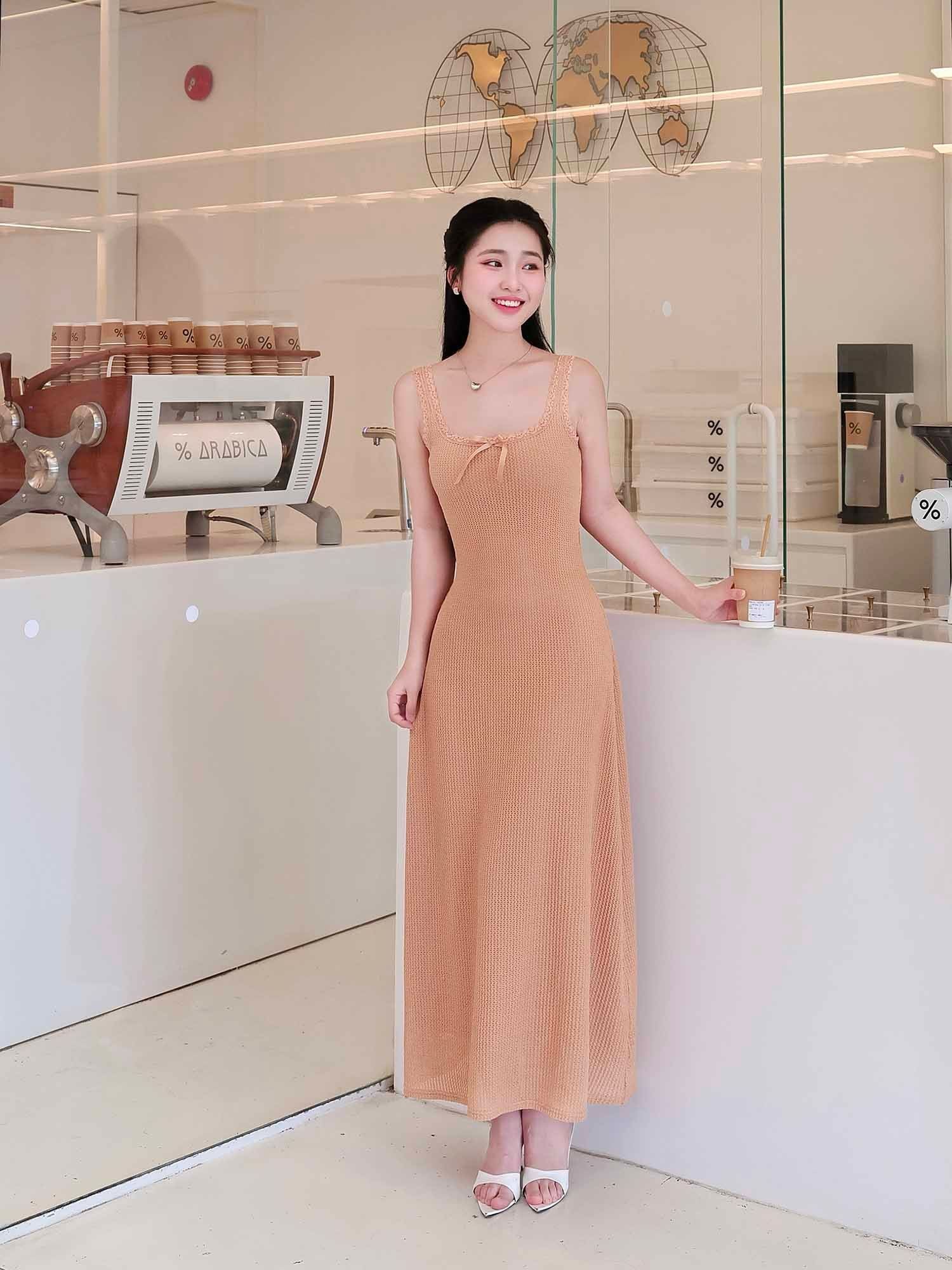  Đầm midi thun dệt kim sát nách cổ U 