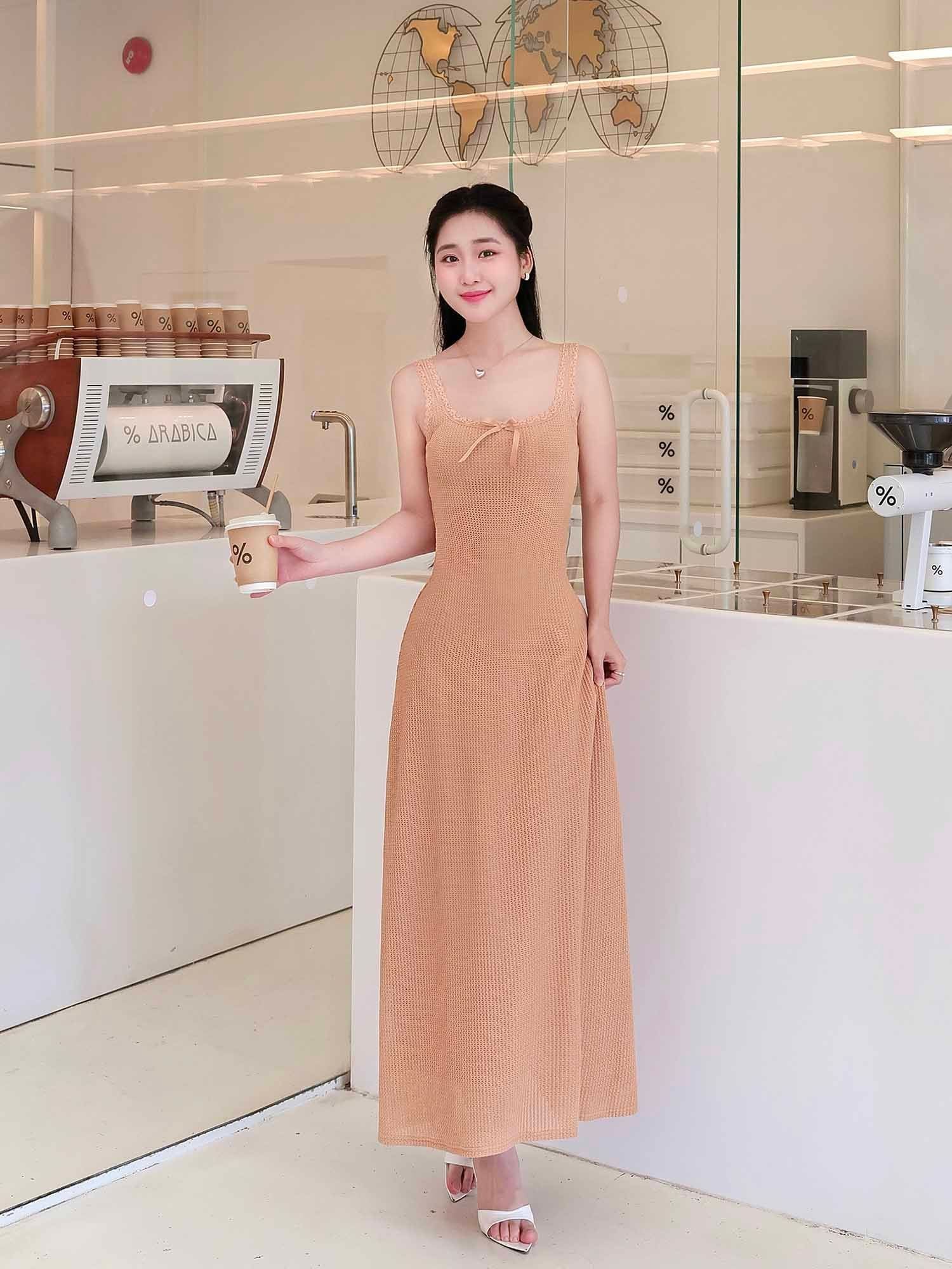  Đầm midi thun dệt kim sát nách cổ U 