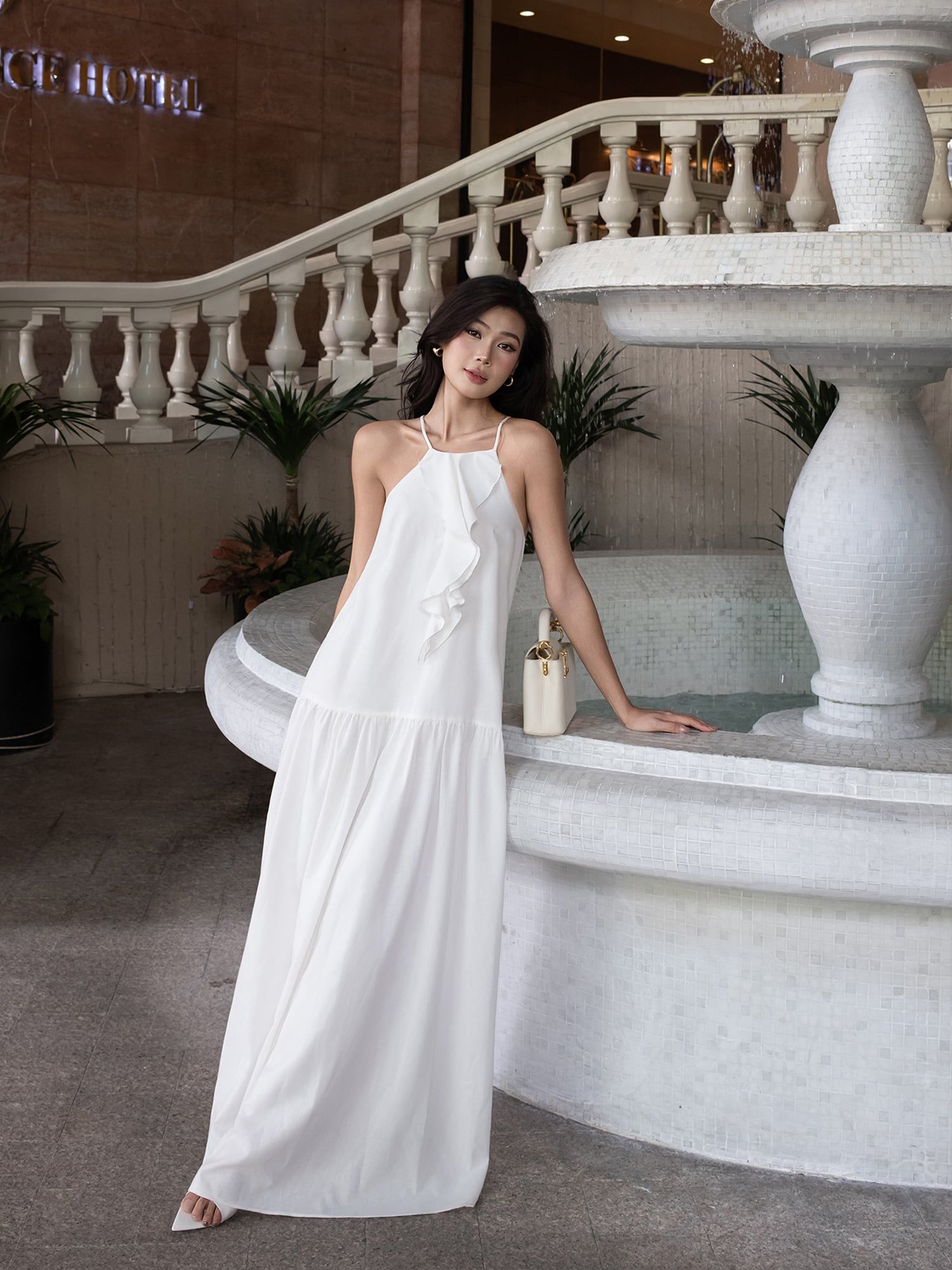  Đầm maxi cổ yếm phối bèo nhún tùng 