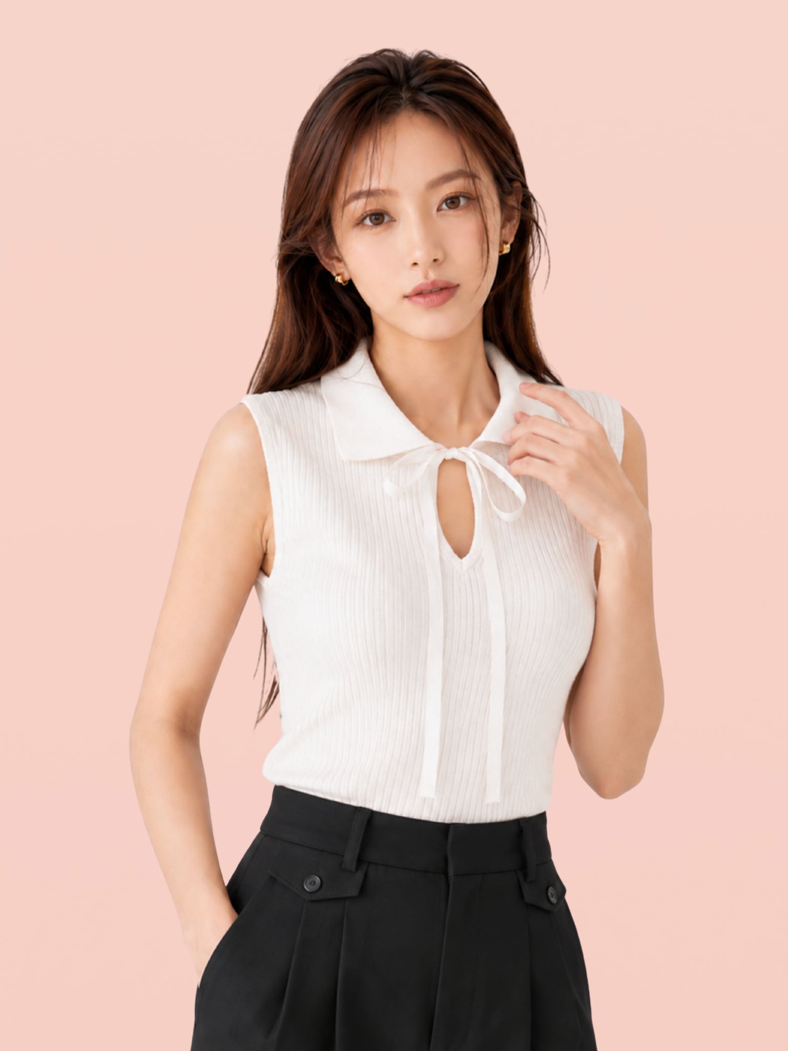 Áo thun có lá cổ dây ruy băng cột nơ