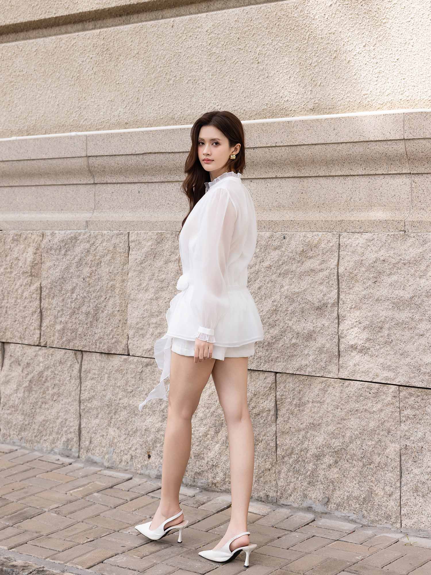 Áo kiểu voan tay dài kèm hoa