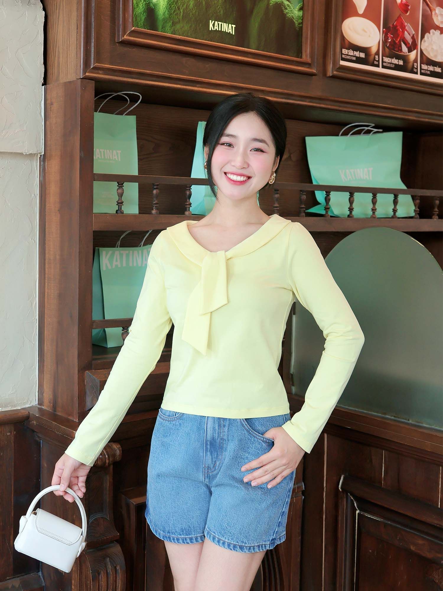  Áo thun lá cổ liền nơ 