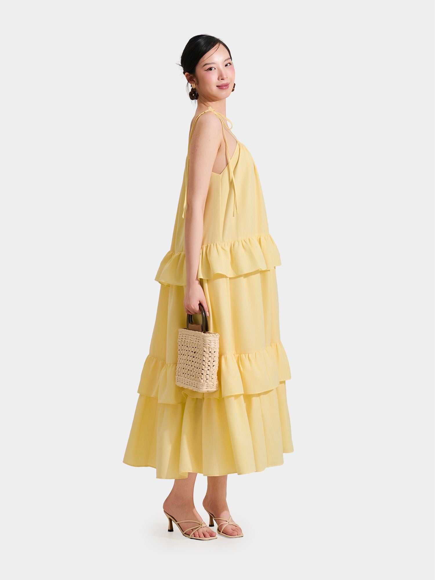  Đầm maxi cổ yếm thắt nơ ba tầng 