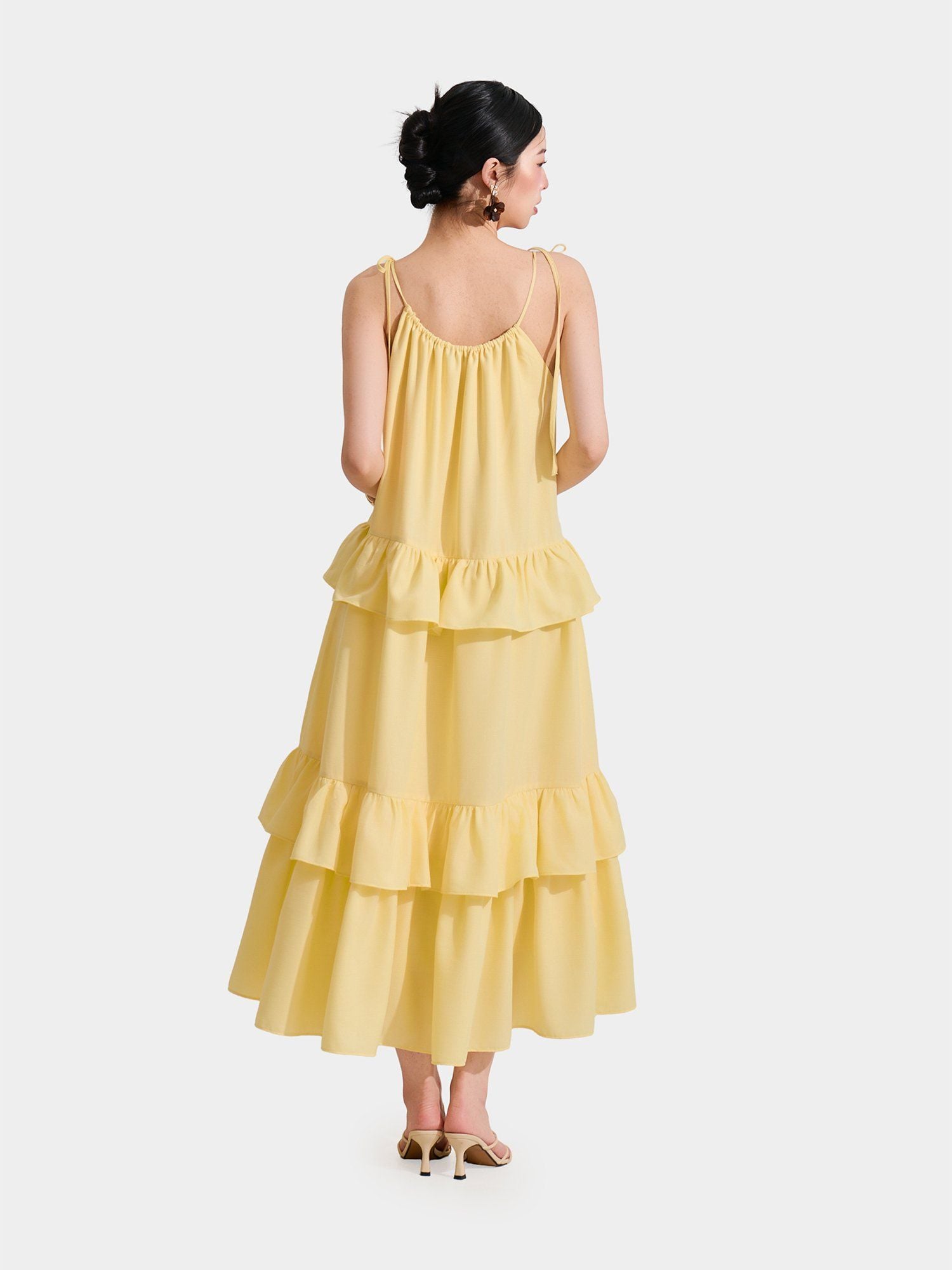  Đầm maxi cổ yếm thắt nơ ba tầng 