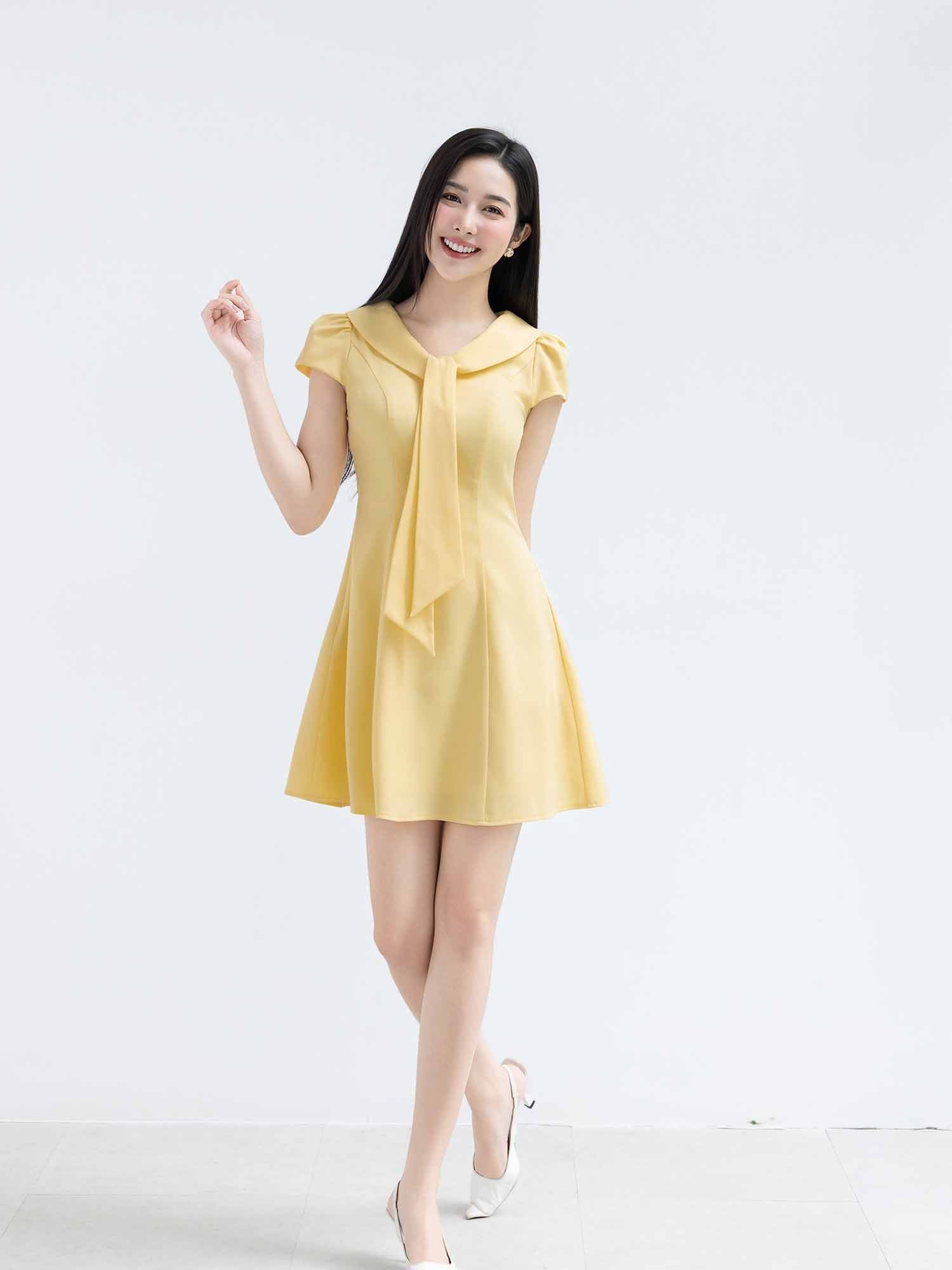  Đầm ngắn cổ áo thắt nơ 