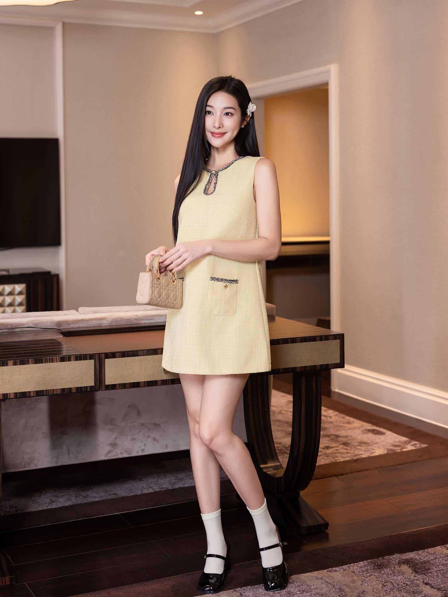 Đầm mini Tweed ngắn cổ giọt nước