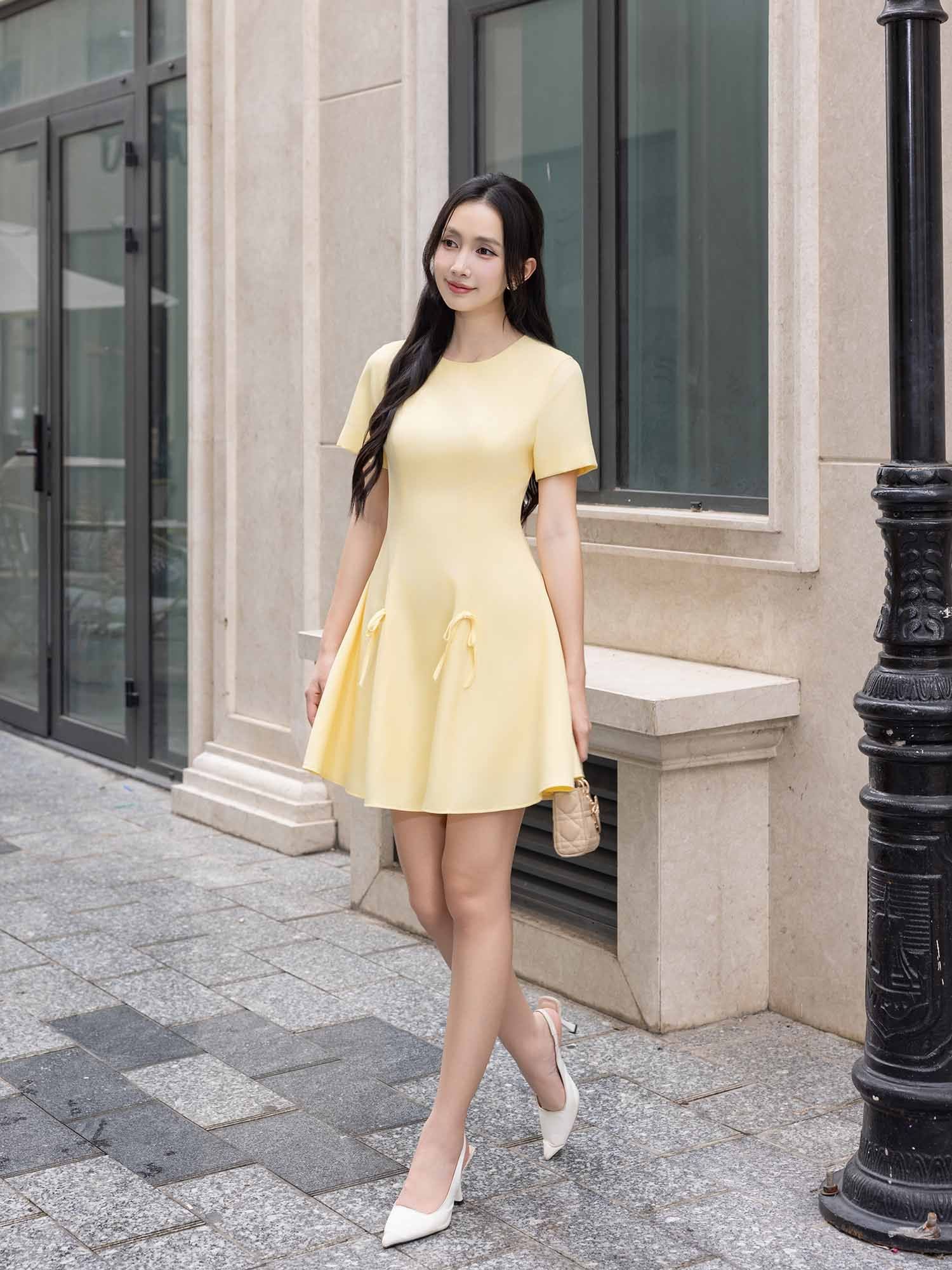  Đầm mini xoè phối dây nơ 