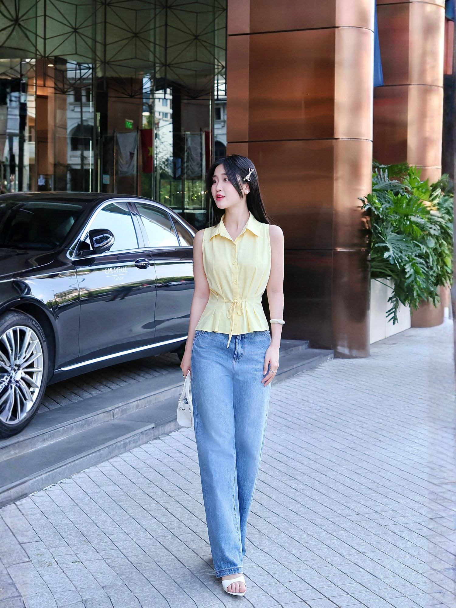 Áo linen sát nách chiết ly eo