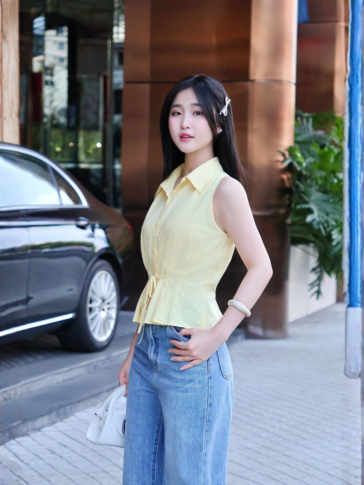 Áo linen sát nách chiết ly eo