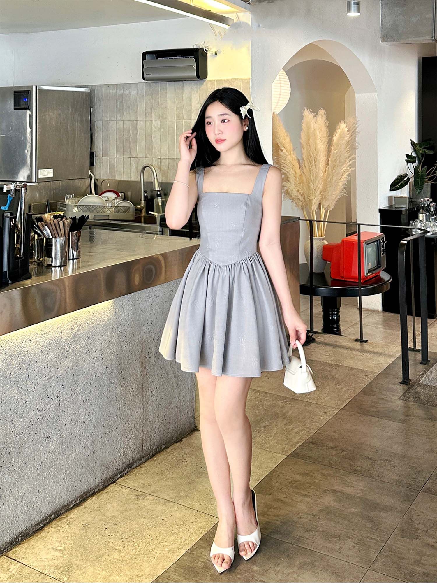  Đầm ngắn basic họa tiết nơ 