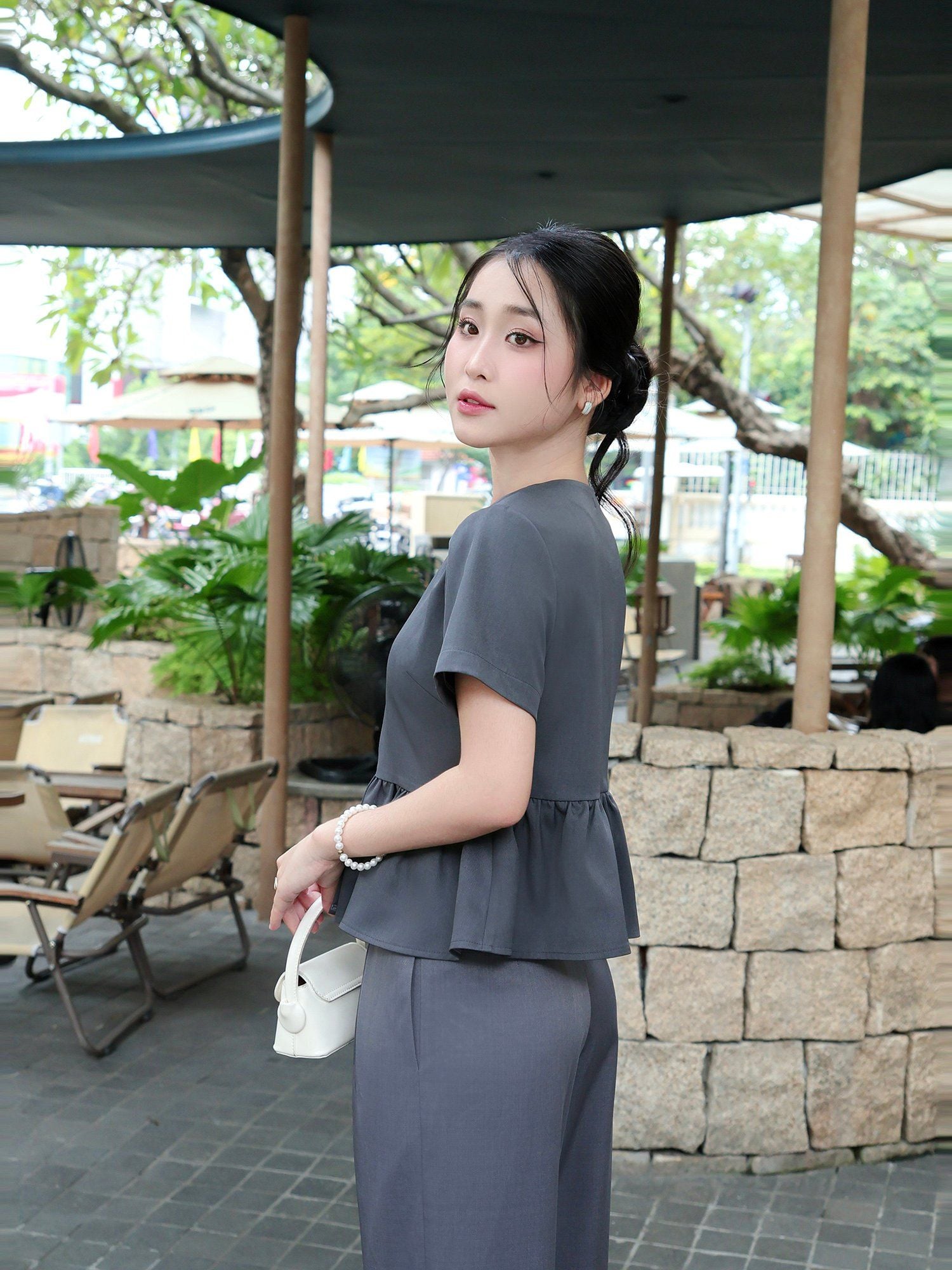  Áo cổ tròn nhún eo cơ bản 