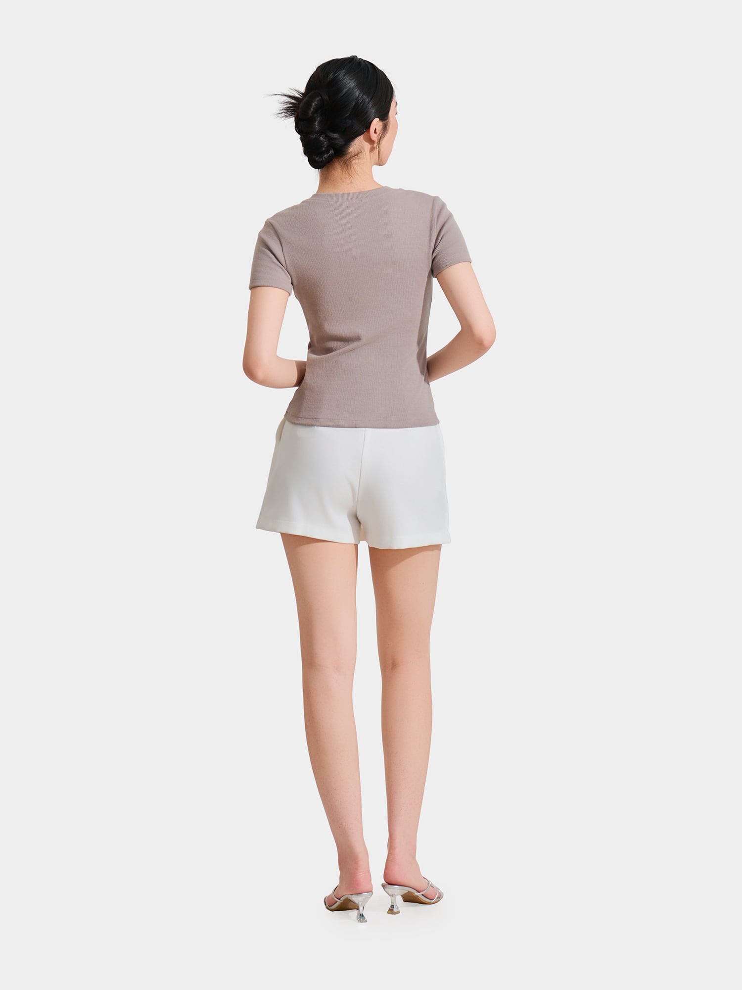 Áo thun gân tay ngắn cổ tròn cài nút