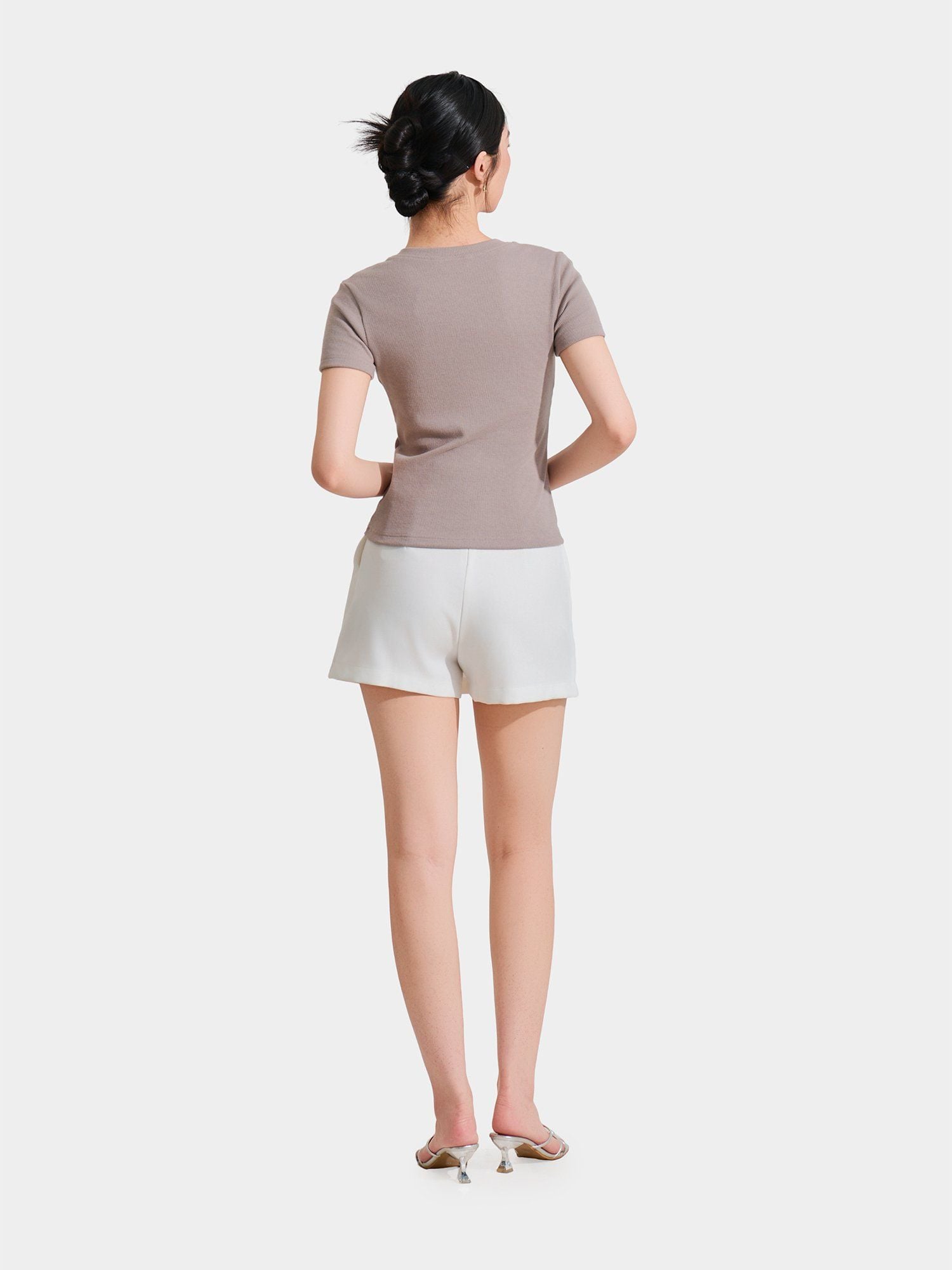  Áo thun gân tay ngắn cổ tròn cài nút 