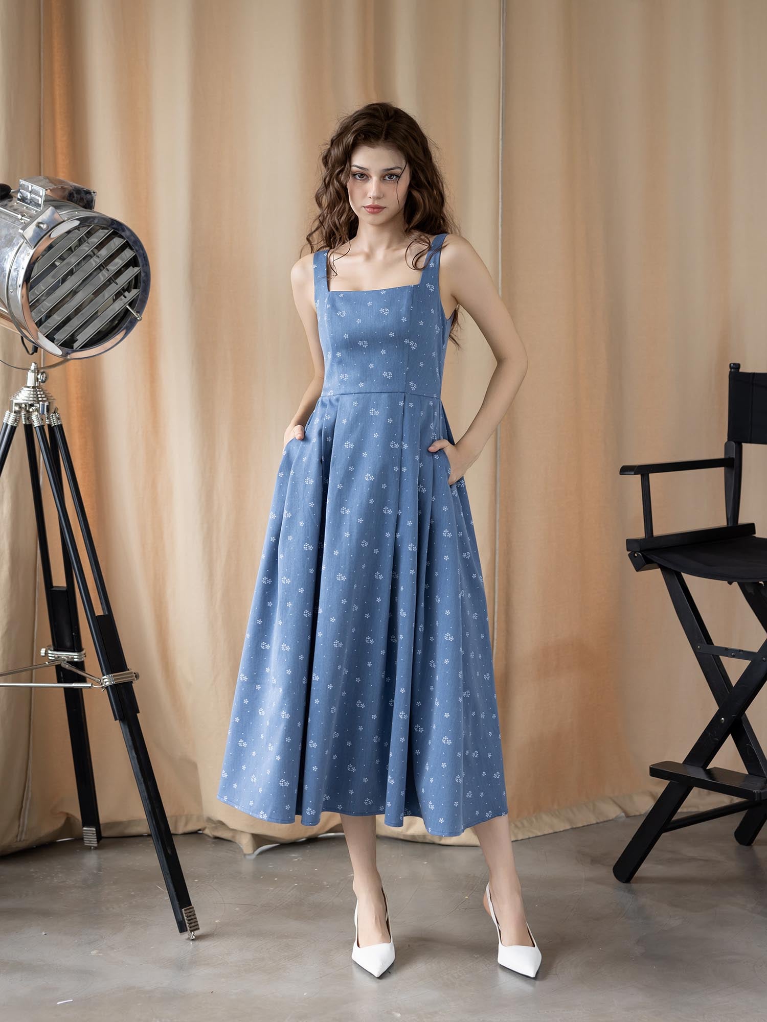 Đầm dài sát nách cổ vuông xếp ly eo