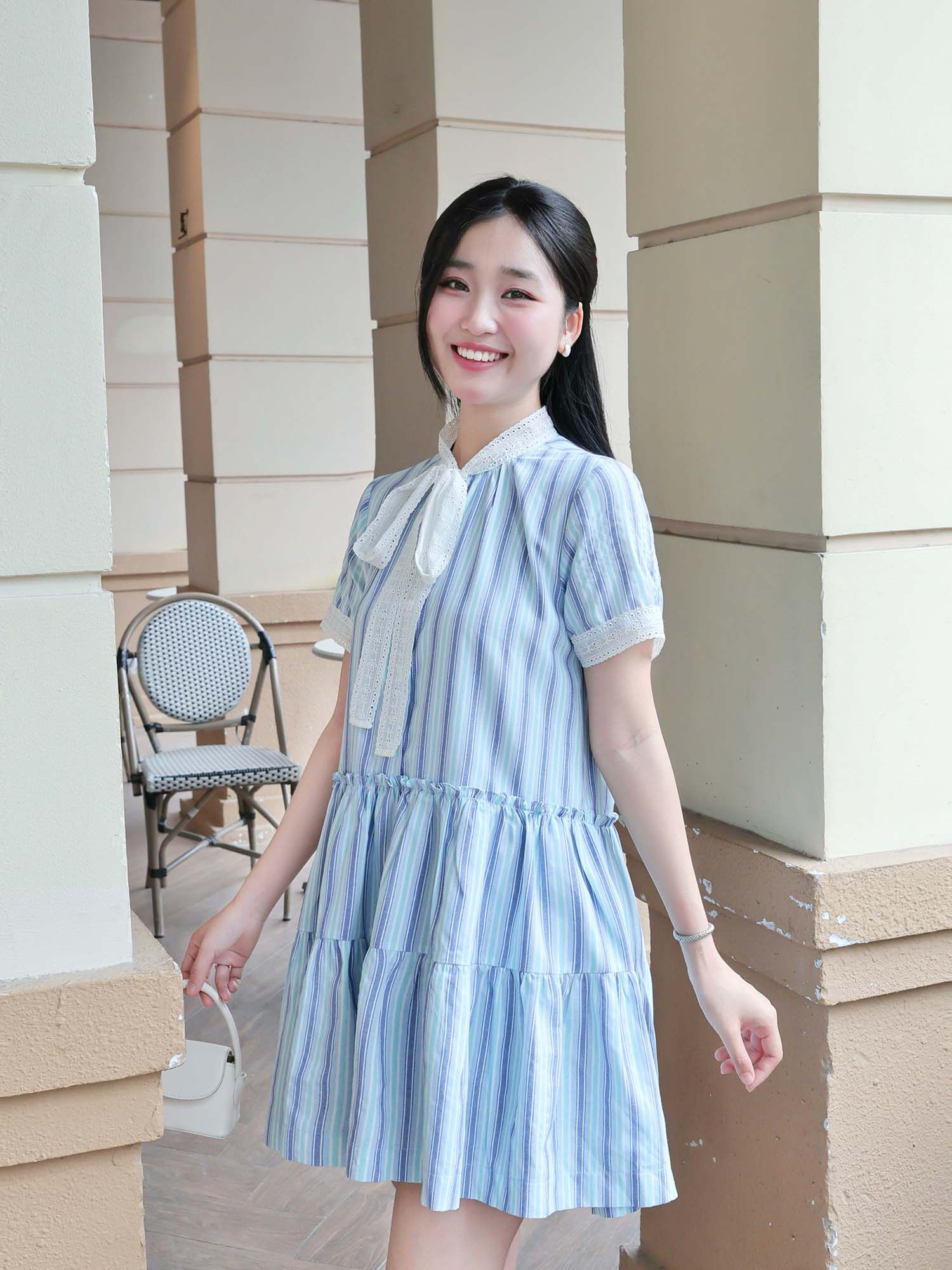 Đầm sọc phối ren viền cổ