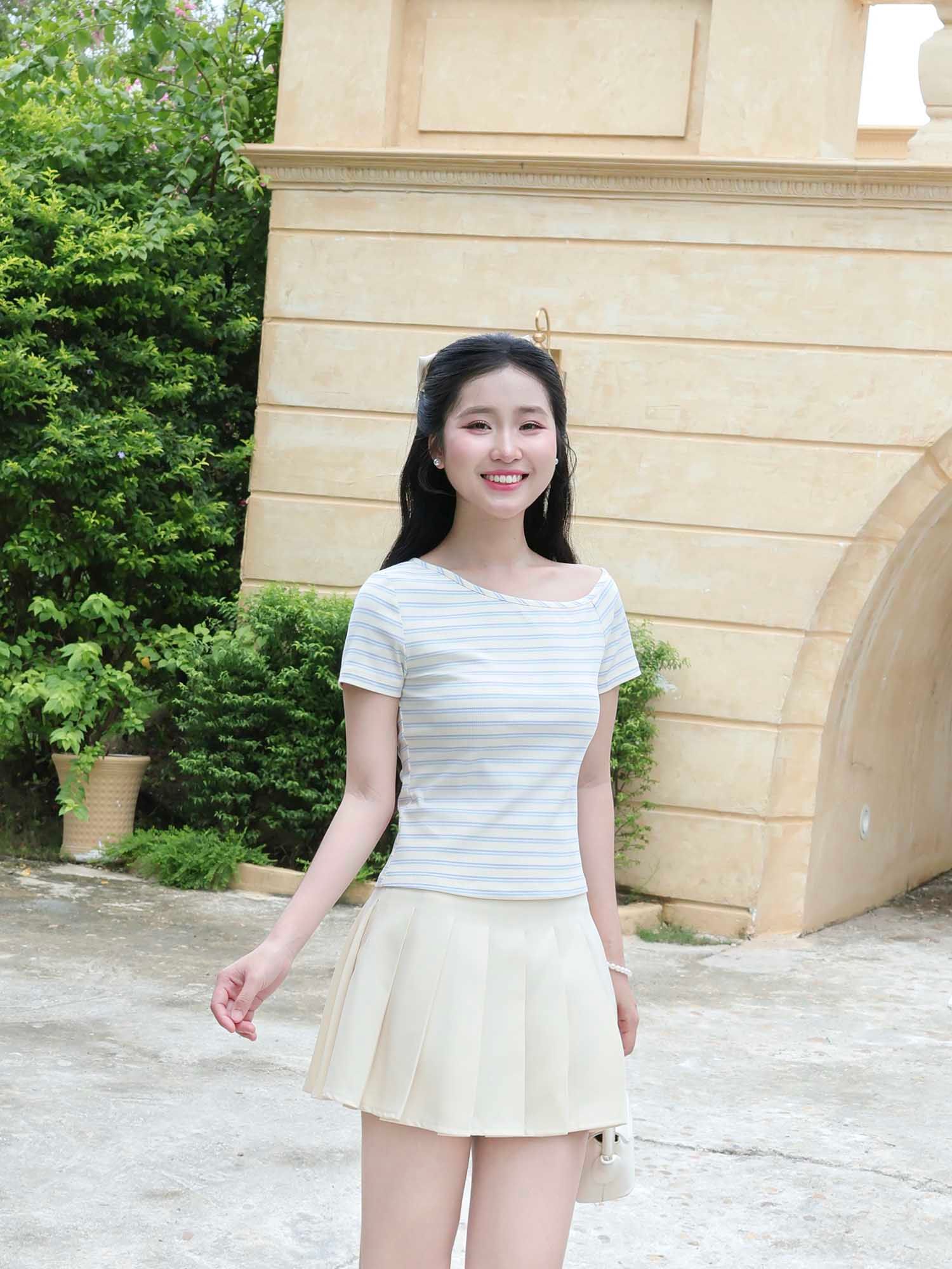  Áo thun sọc viền cổ 