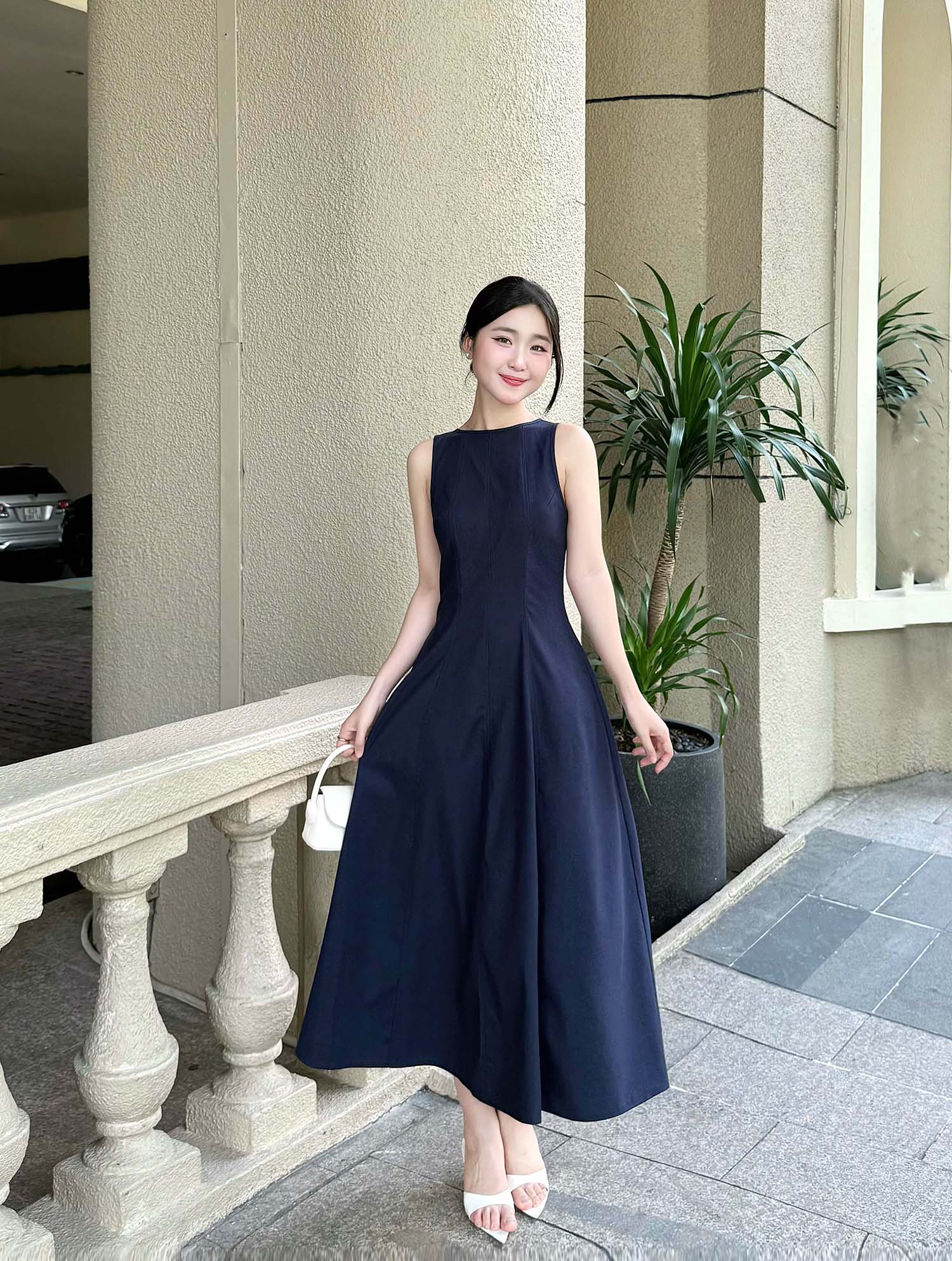 Đầm midi sát nách cơ bản