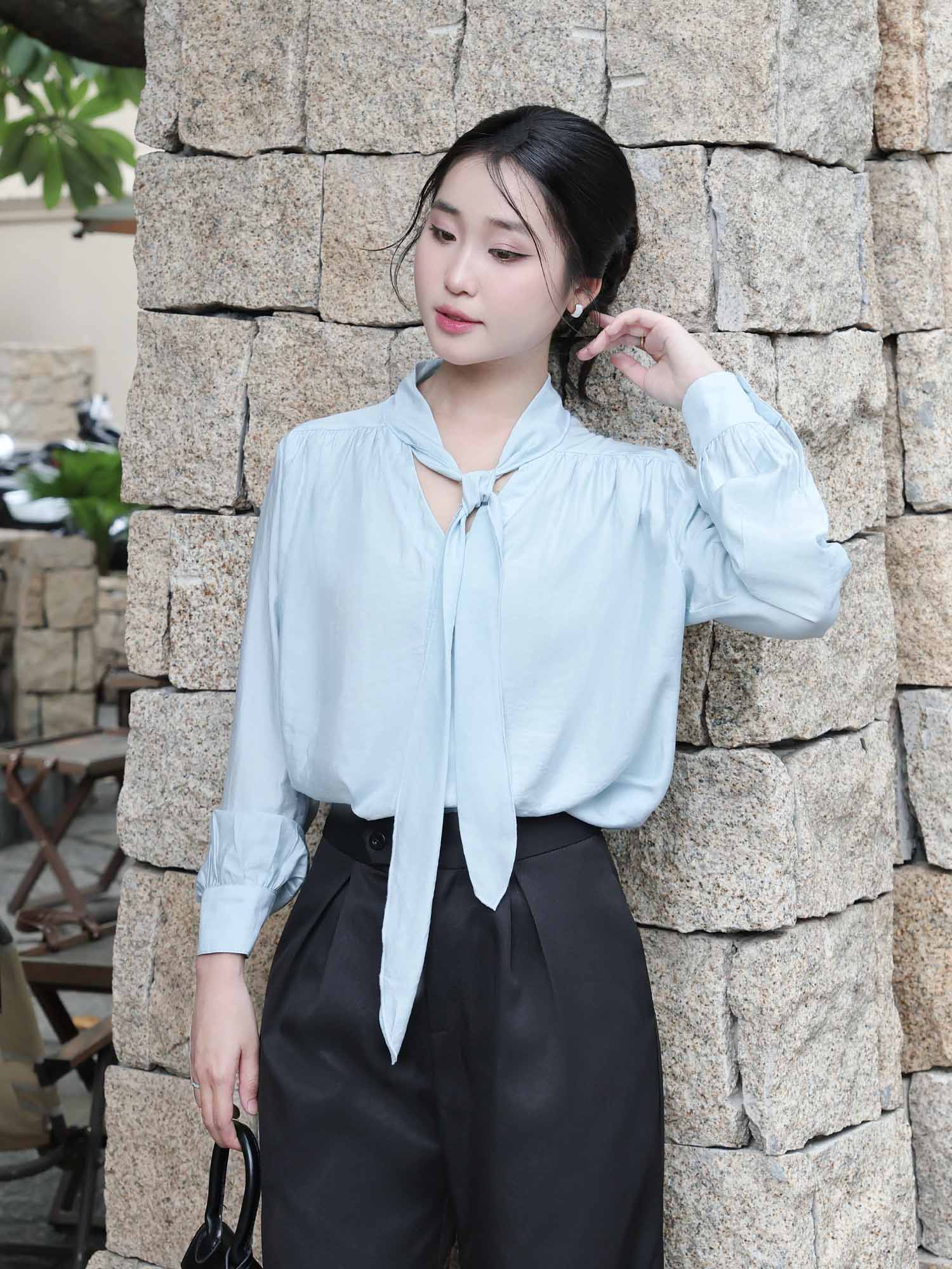 Áo sơ mi cổ tim thắt nơ