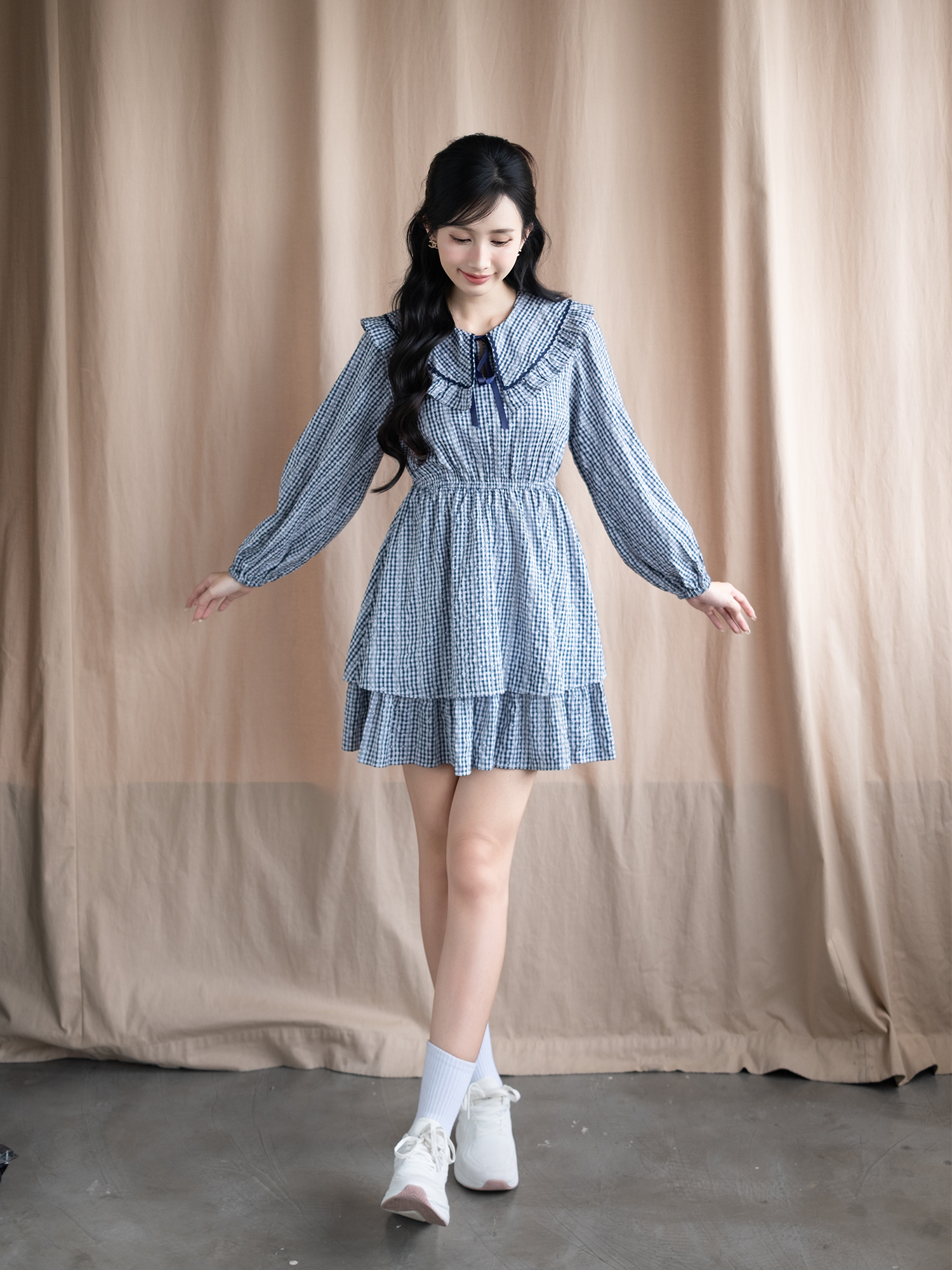 Đầm caro phối ren bèo cổ