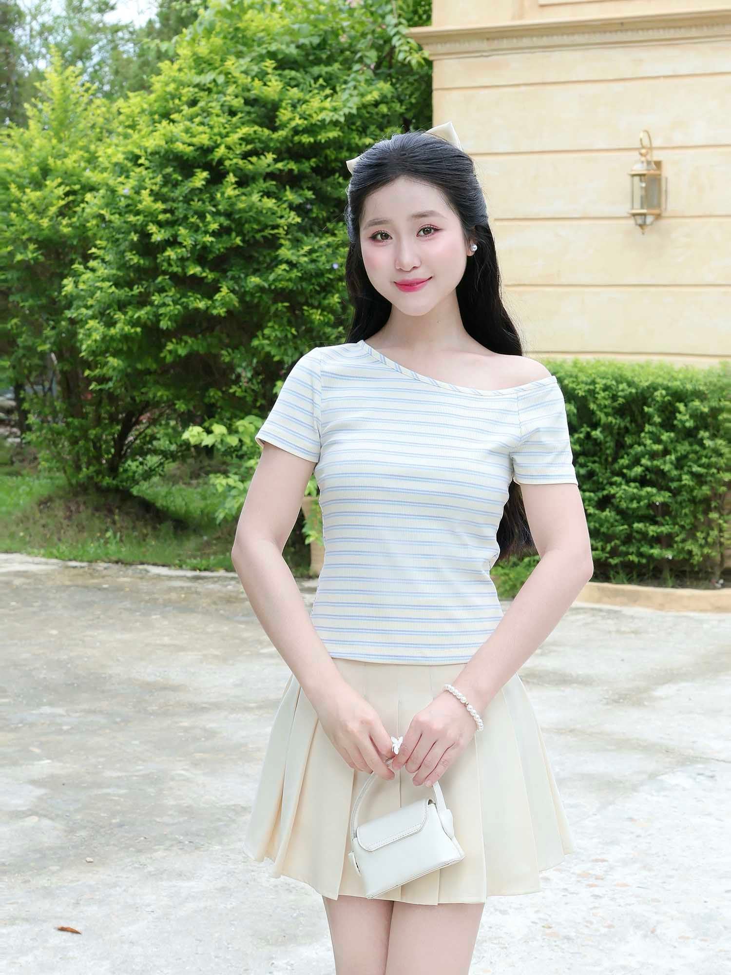  Áo thun sọc viền cổ 