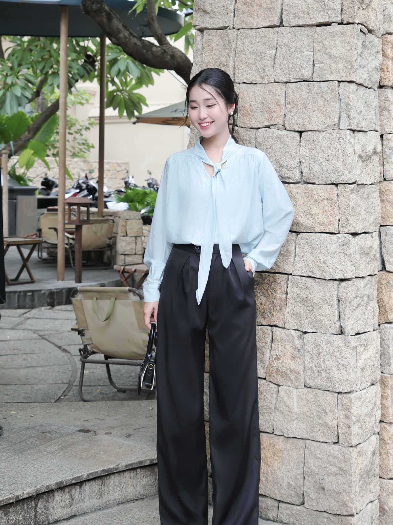 Áo sơ mi cổ tim thắt nơ