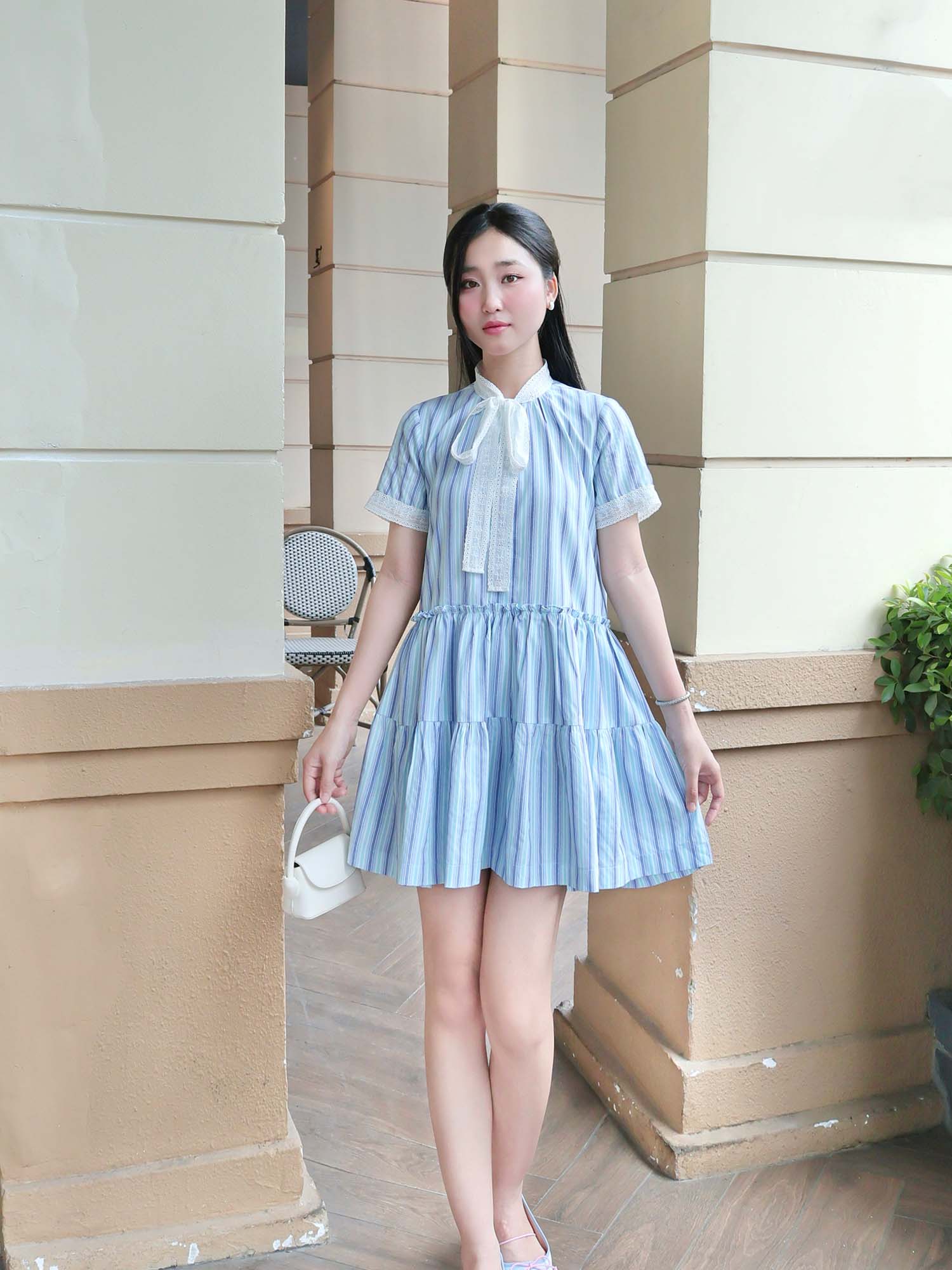 Đầm sọc phối ren viền cổ