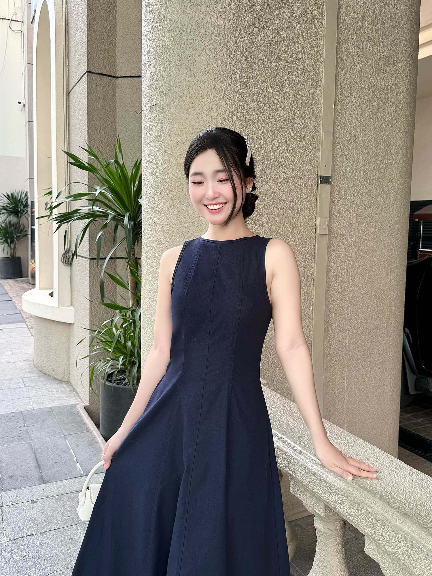 Đầm midi sát nách cơ bản