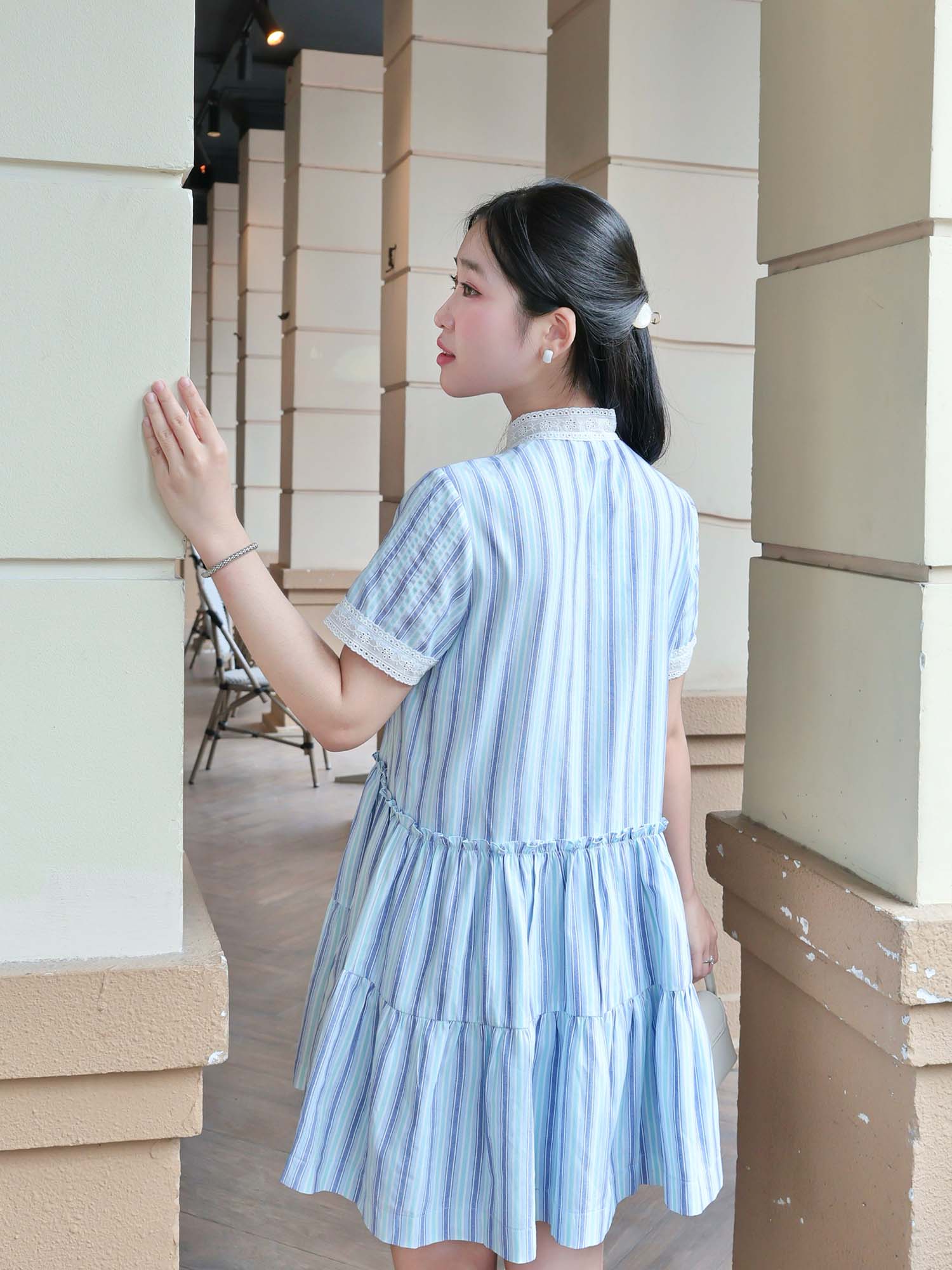 Đầm sọc phối ren viền cổ