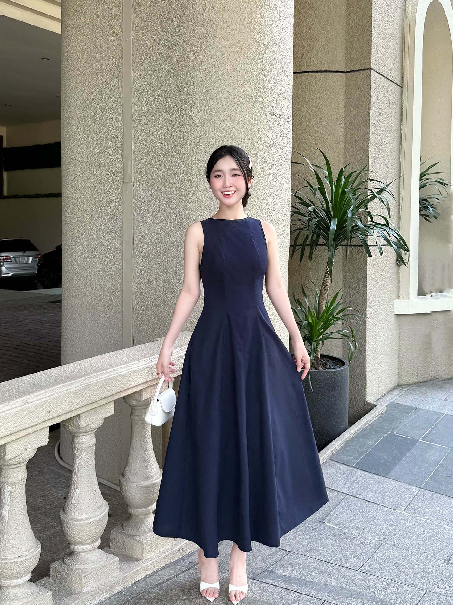 Đầm midi sát nách cơ bản