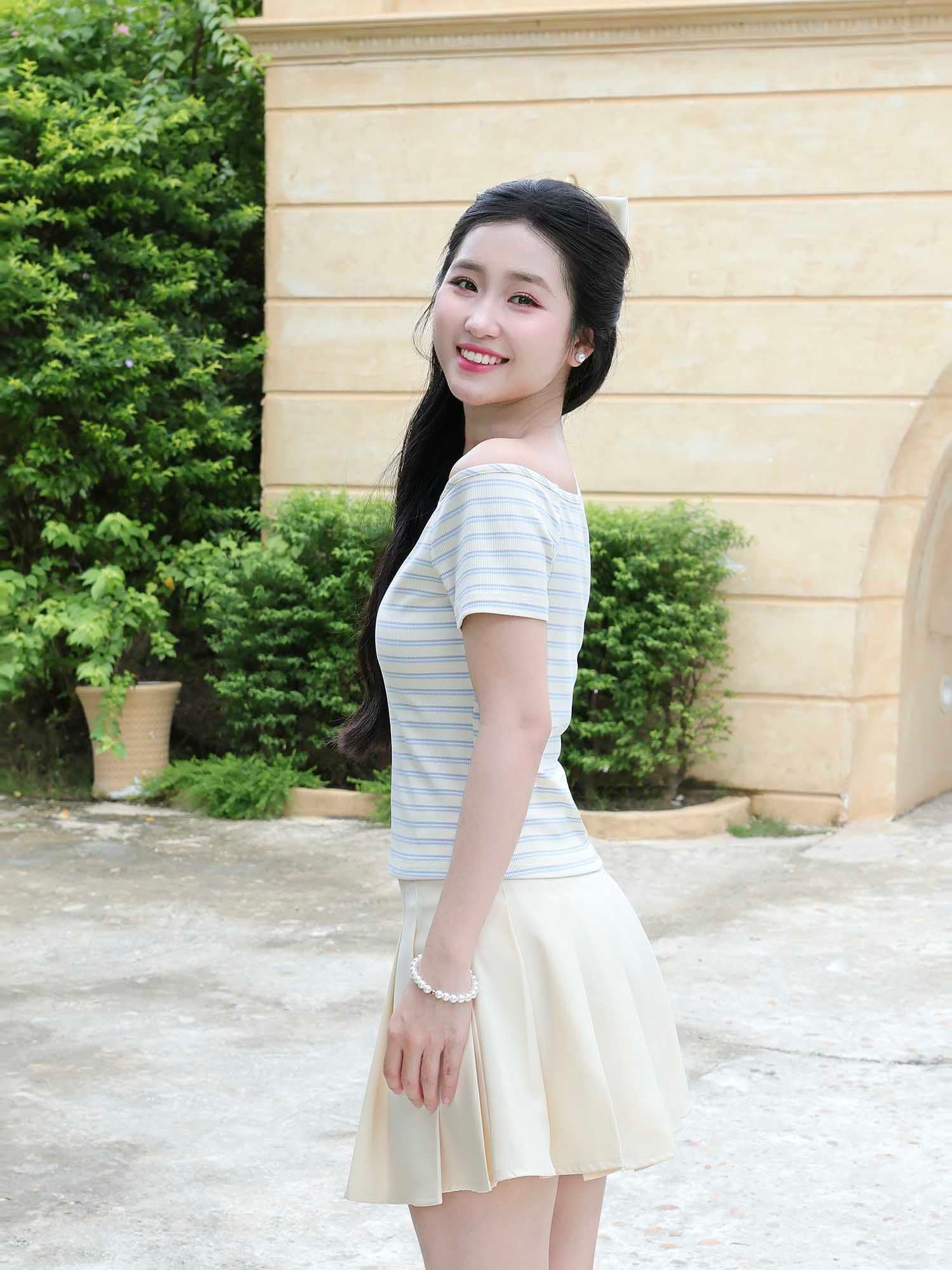  Áo thun sọc viền cổ 