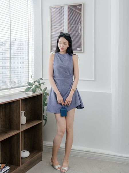  Đầm mini sát nách xếp ly eo 