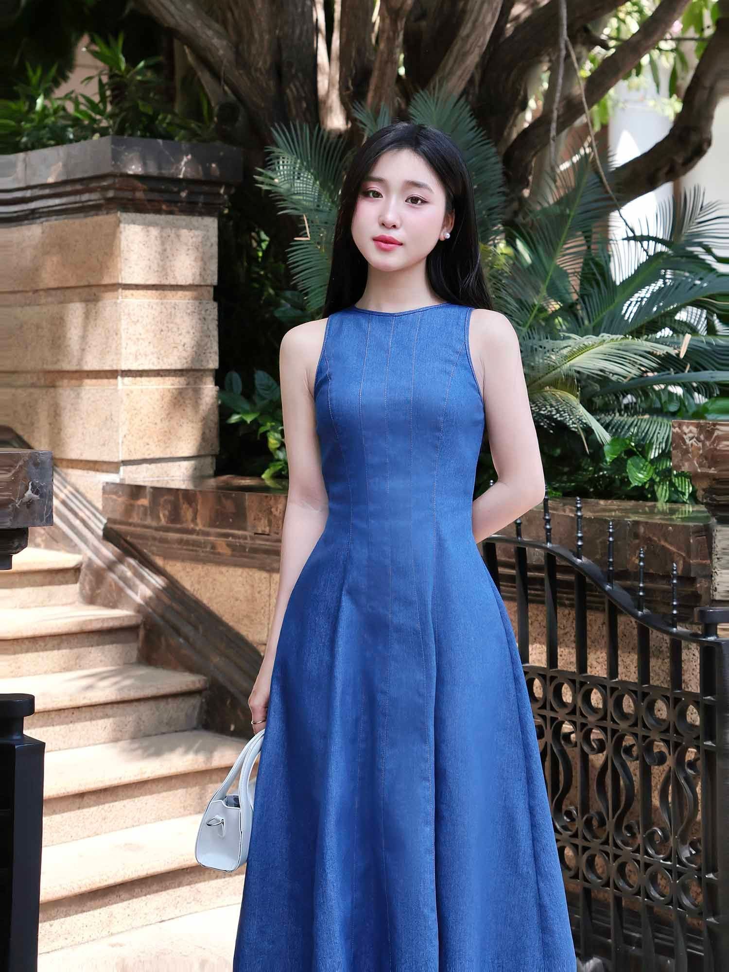  Đầm Midi Jean cổ tròn sát nách 