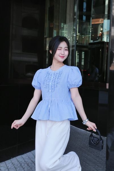  Áo kiểu sọc tay phồng phối bèo ngực 