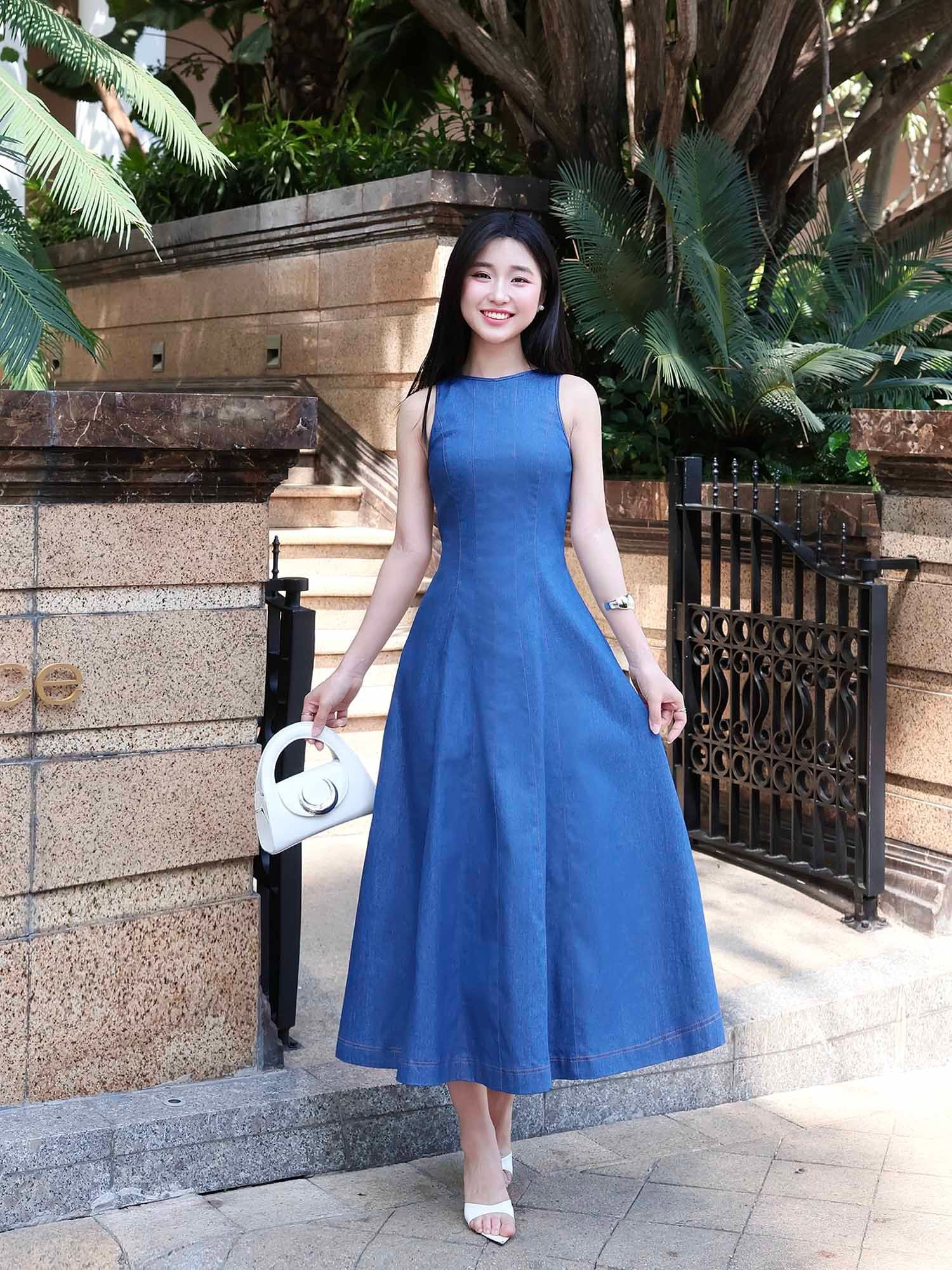  Đầm Midi Jean cổ tròn sát nách 