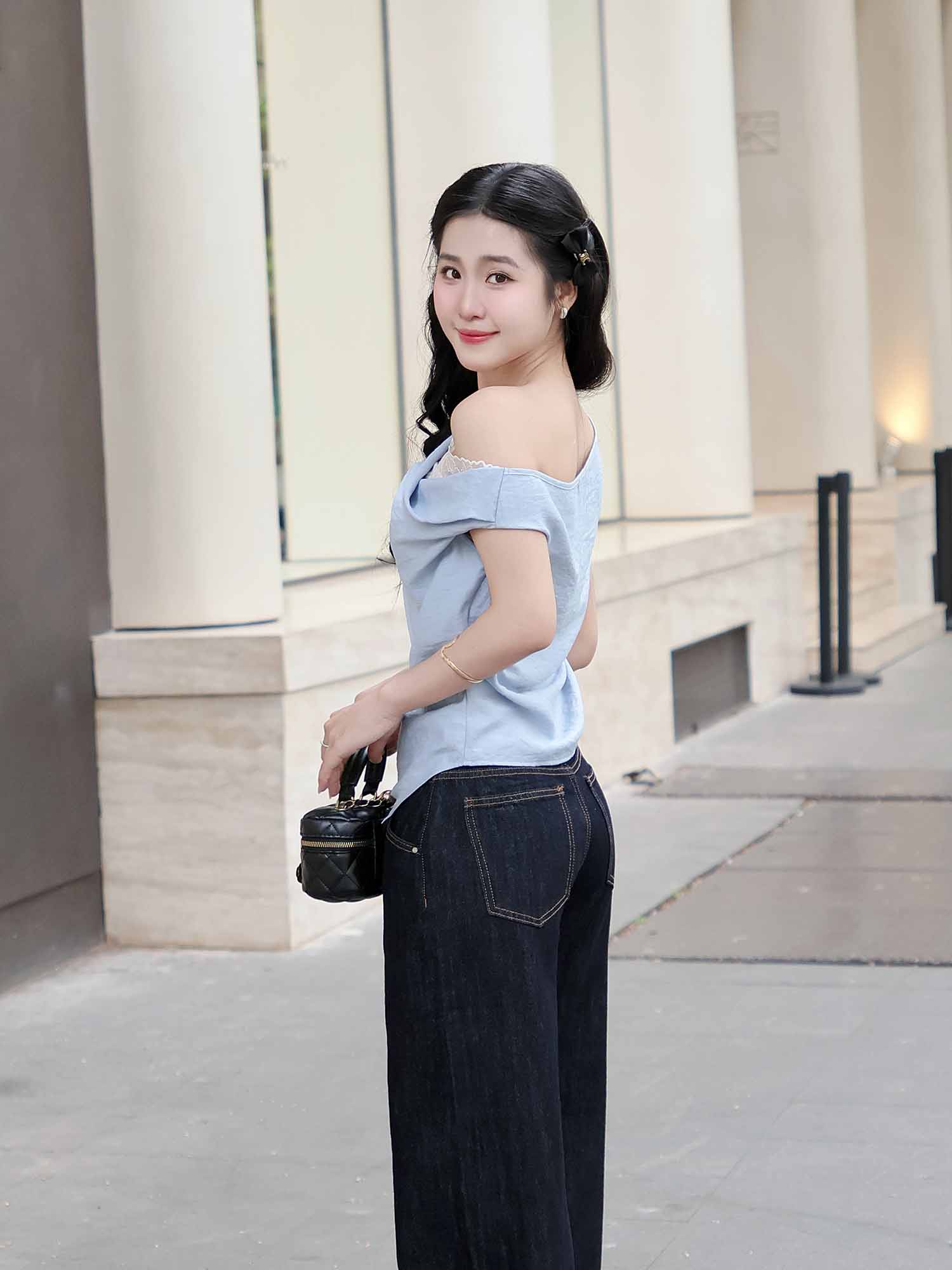 Áo lệch vai cổ đổ phối ren