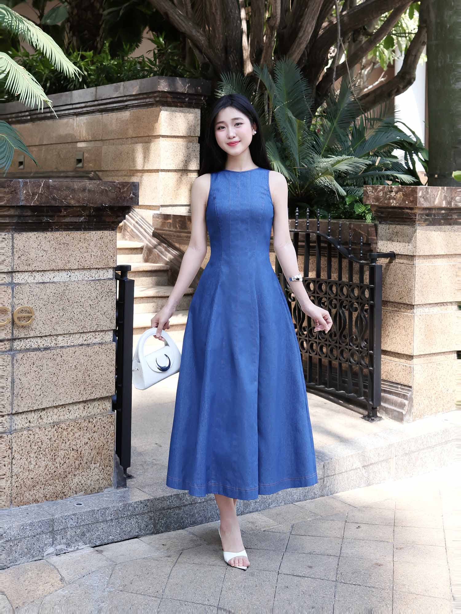 Đầm Midi Jean cổ tròn sát nách