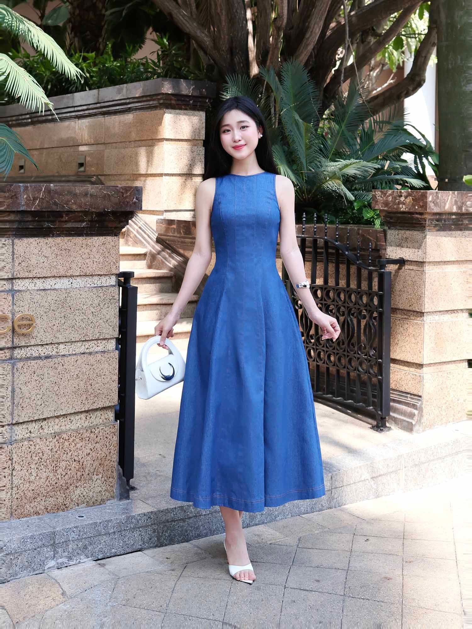  Đầm Midi Jean cổ tròn sát nách 