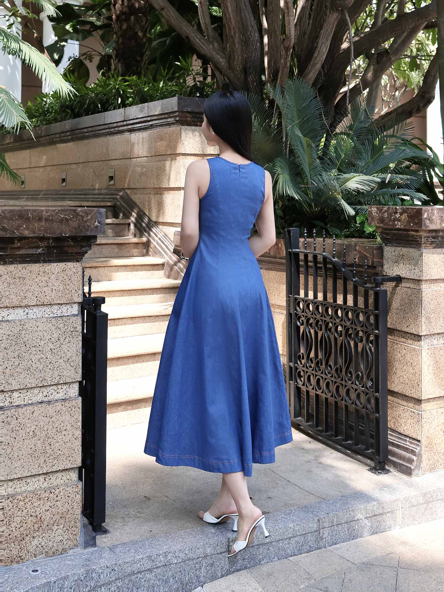 Đầm Midi Jean cổ tròn sát nách