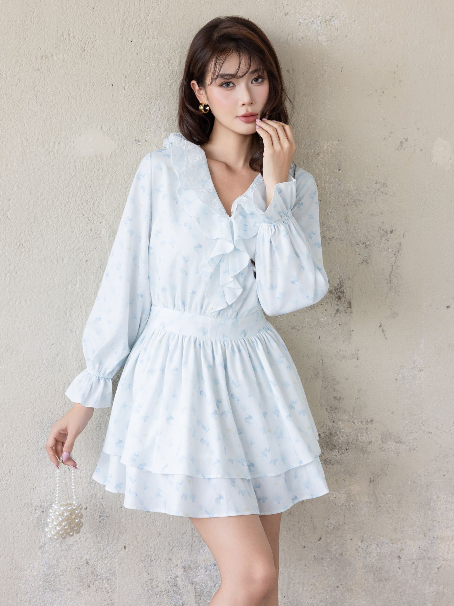 Đầm mini in hoa tay dài cổ phối bèo