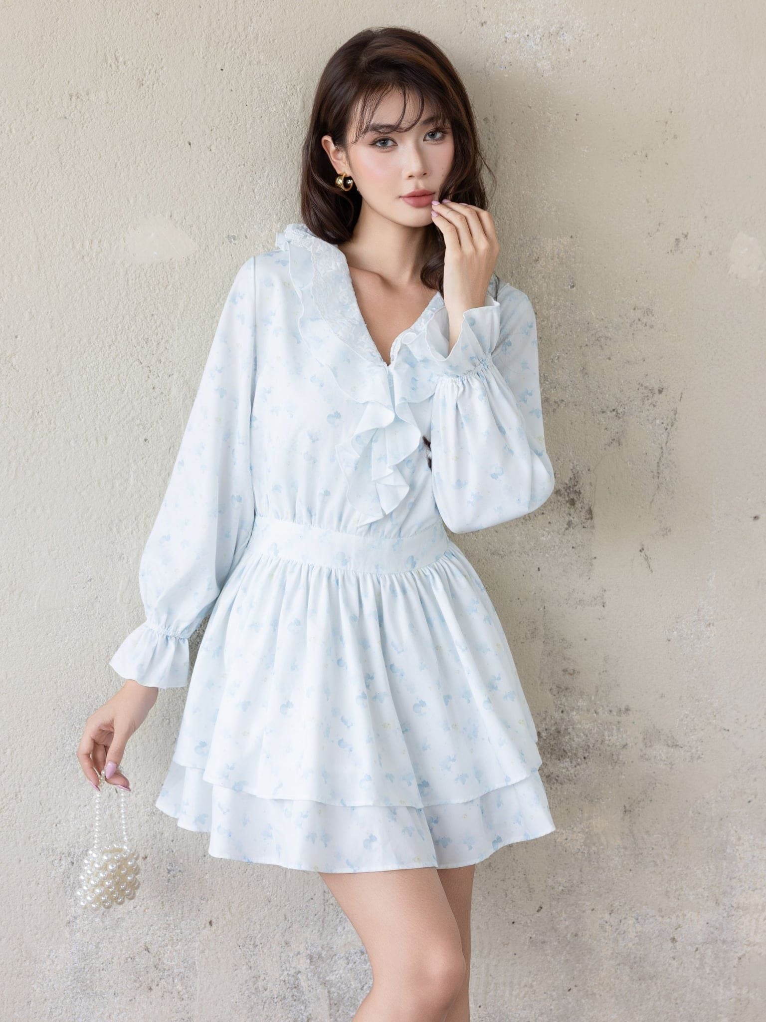  Đầm mini in hoa tay dài cổ phối bèo 