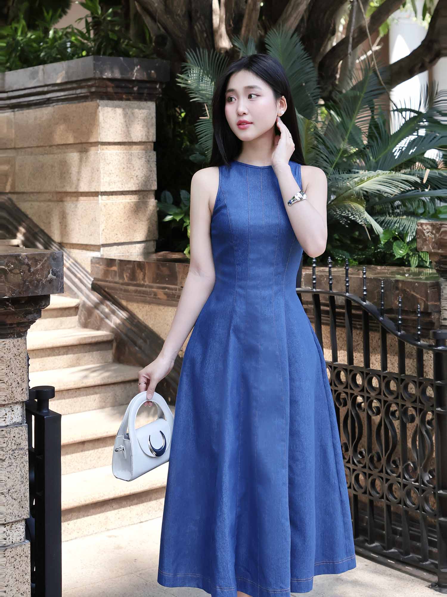 Đầm Midi Jean cổ tròn sát nách