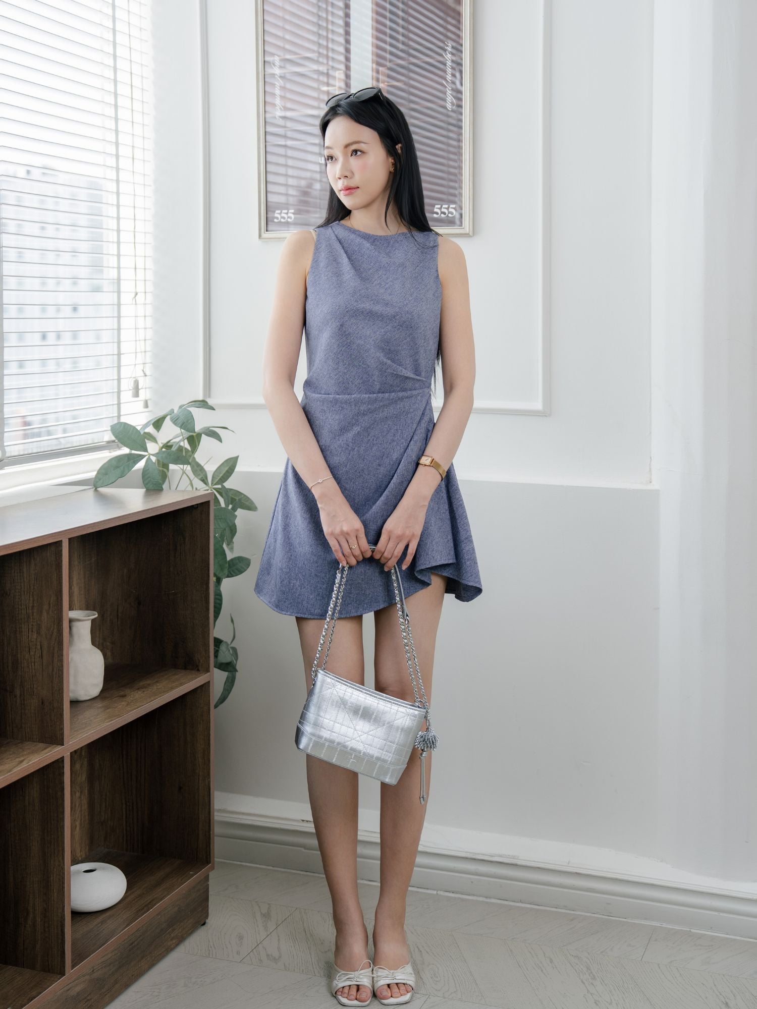 Đầm mini sát nách xếp ly eo