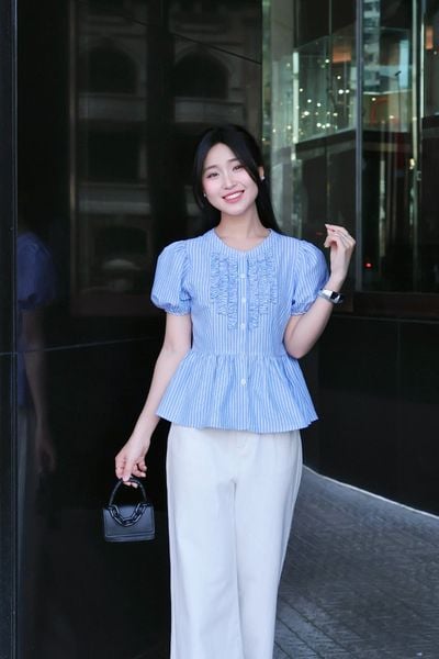  Áo kiểu sọc tay phồng phối bèo ngực 
