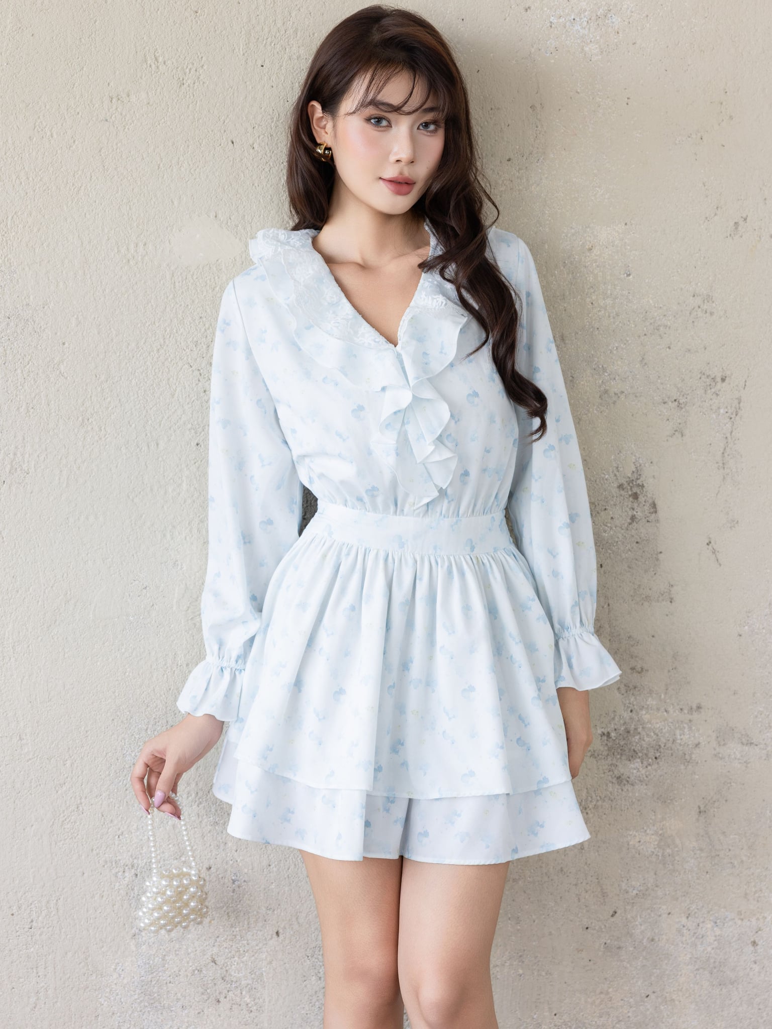 Đầm mini in hoa tay dài cổ phối bèo