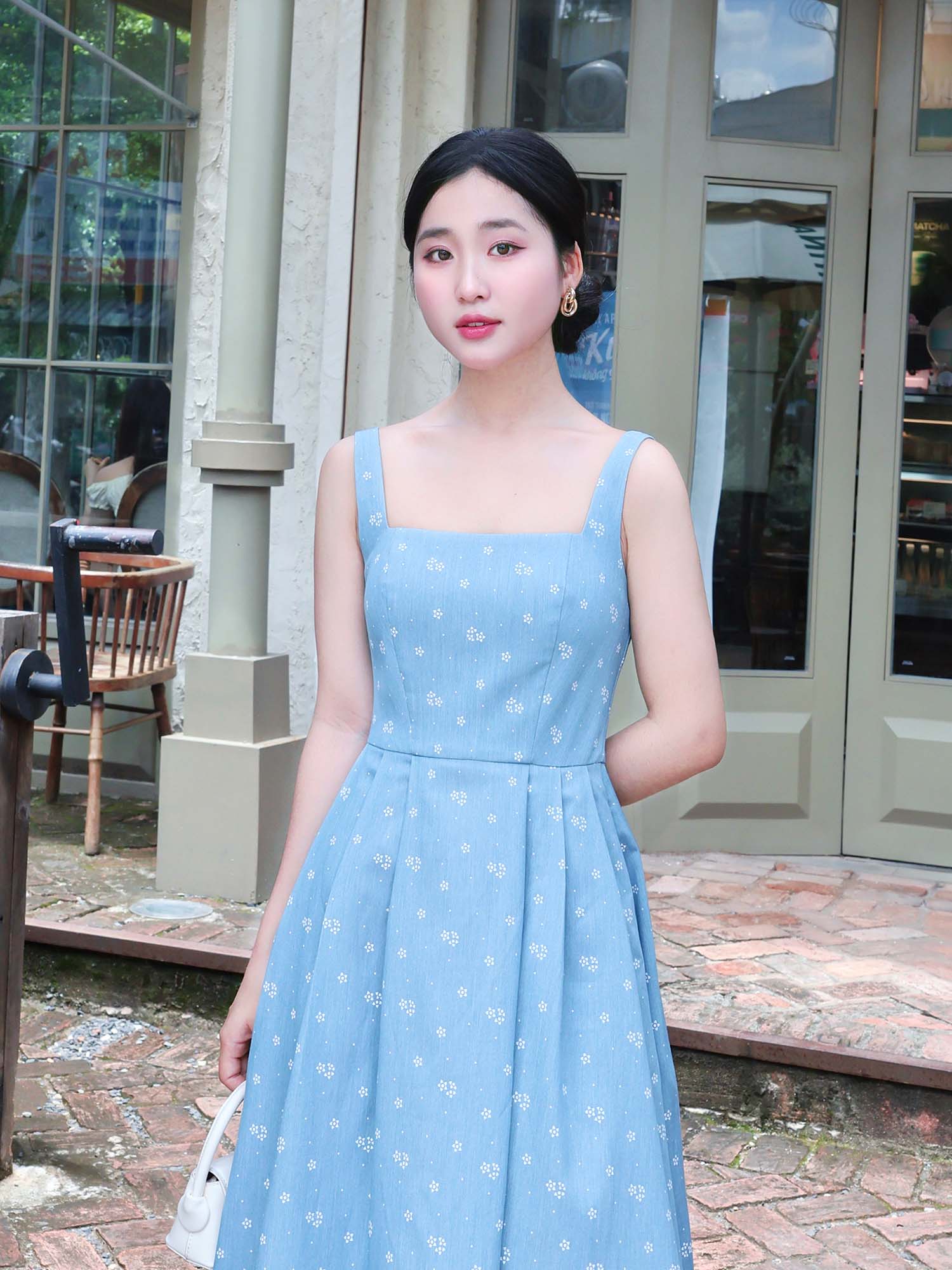 Đầm dài sát nách cổ vuông xếp ly eo