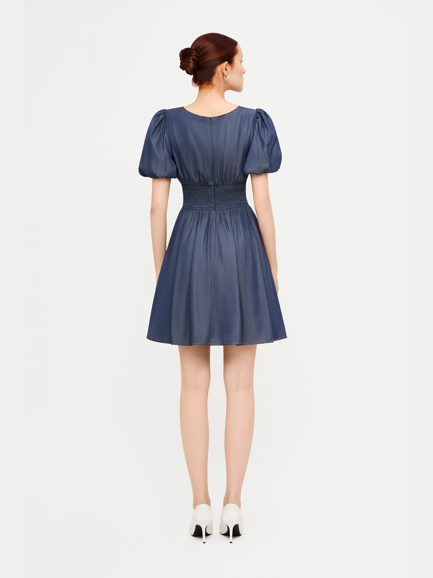 Đầm mini tay phồng cổ tim viền chỉ nổi