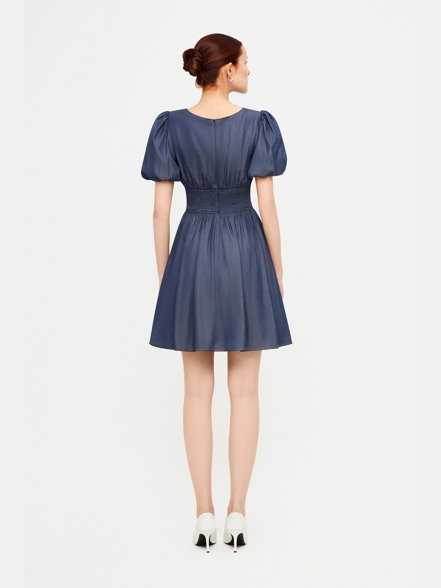  Đầm mini tay phồng cổ tim viền chỉ nổi 